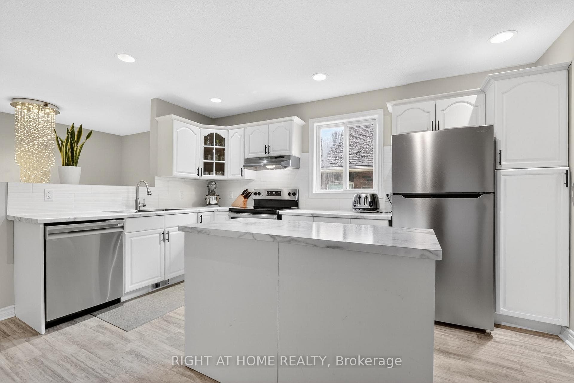 5524 Fraser Street photo 6