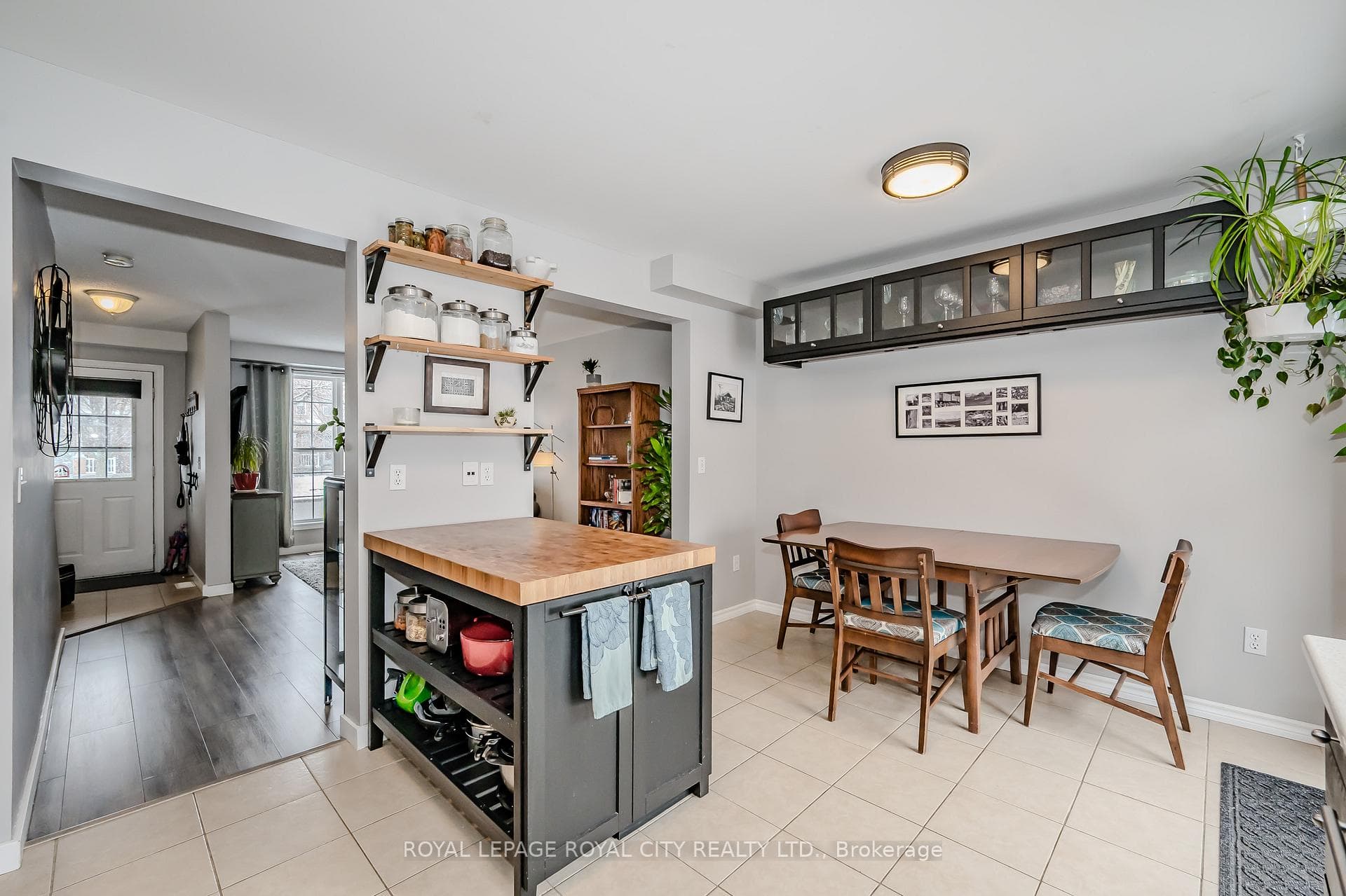 10 Buckthorn Crescent photo 16