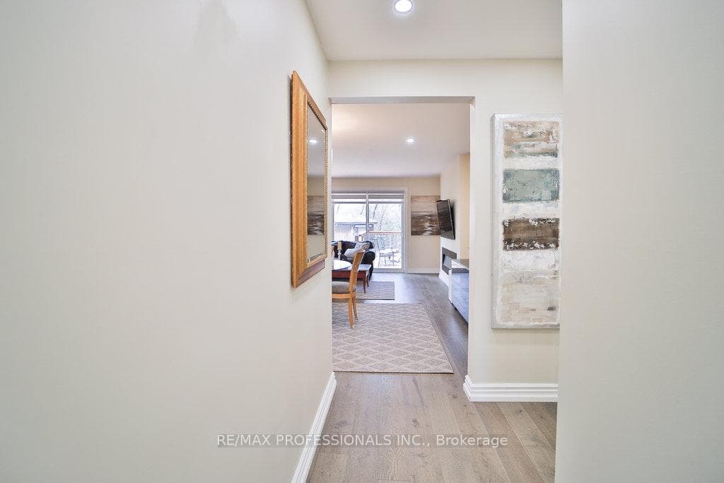 32 Oakridge Drive photo 5