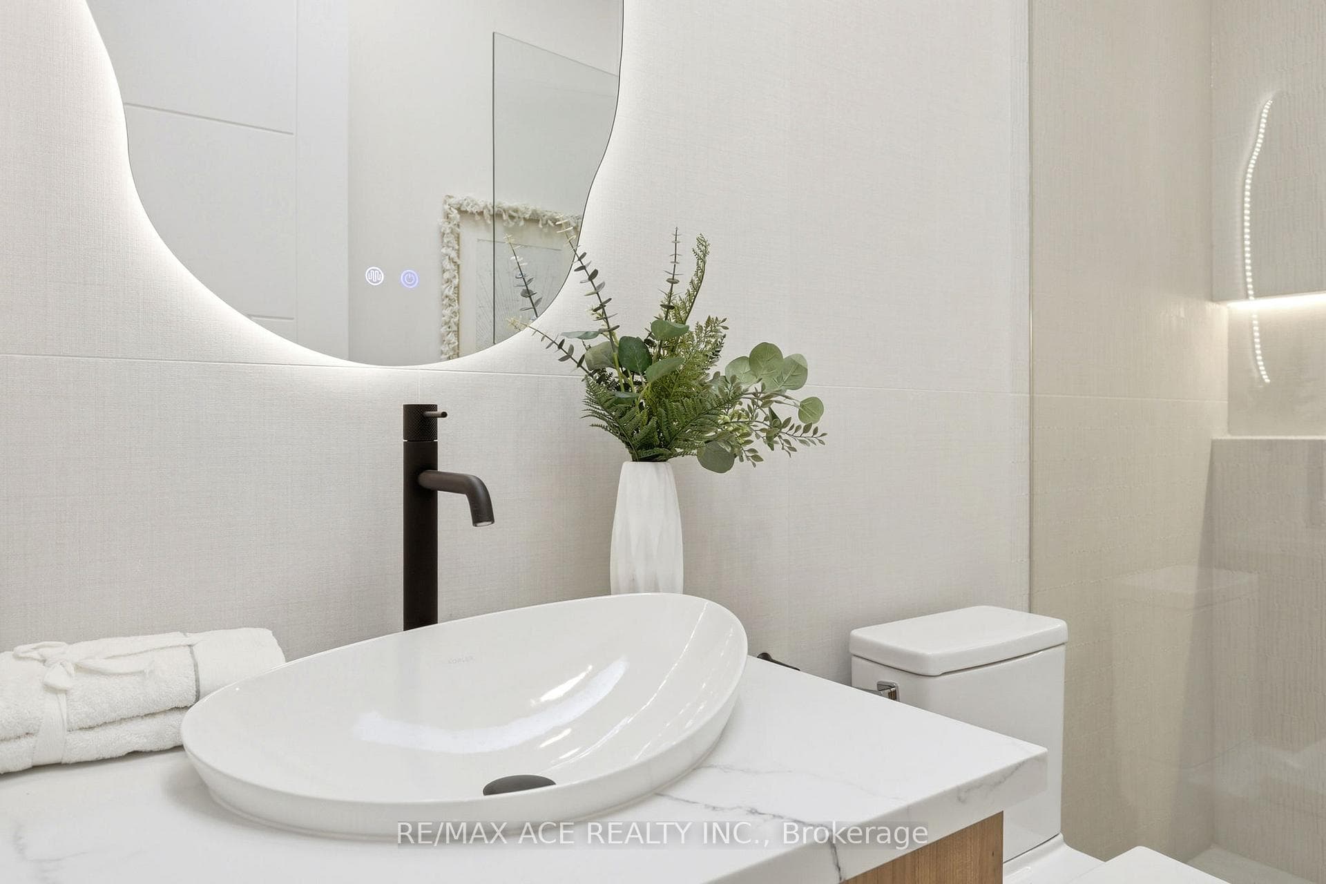 61 Harewood Avenue photo 35