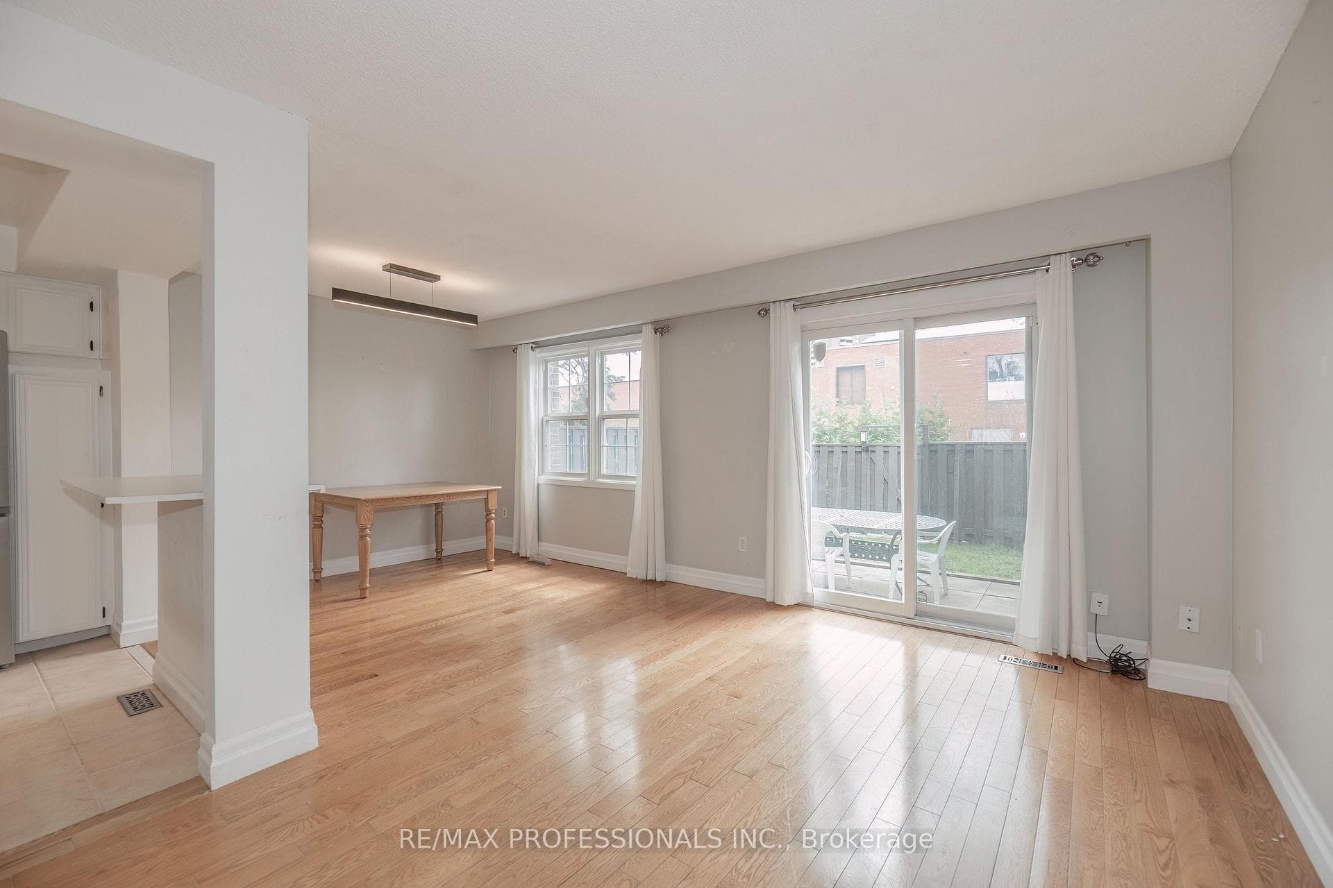 1951 Rathburn Road Unit 20 photo 5
