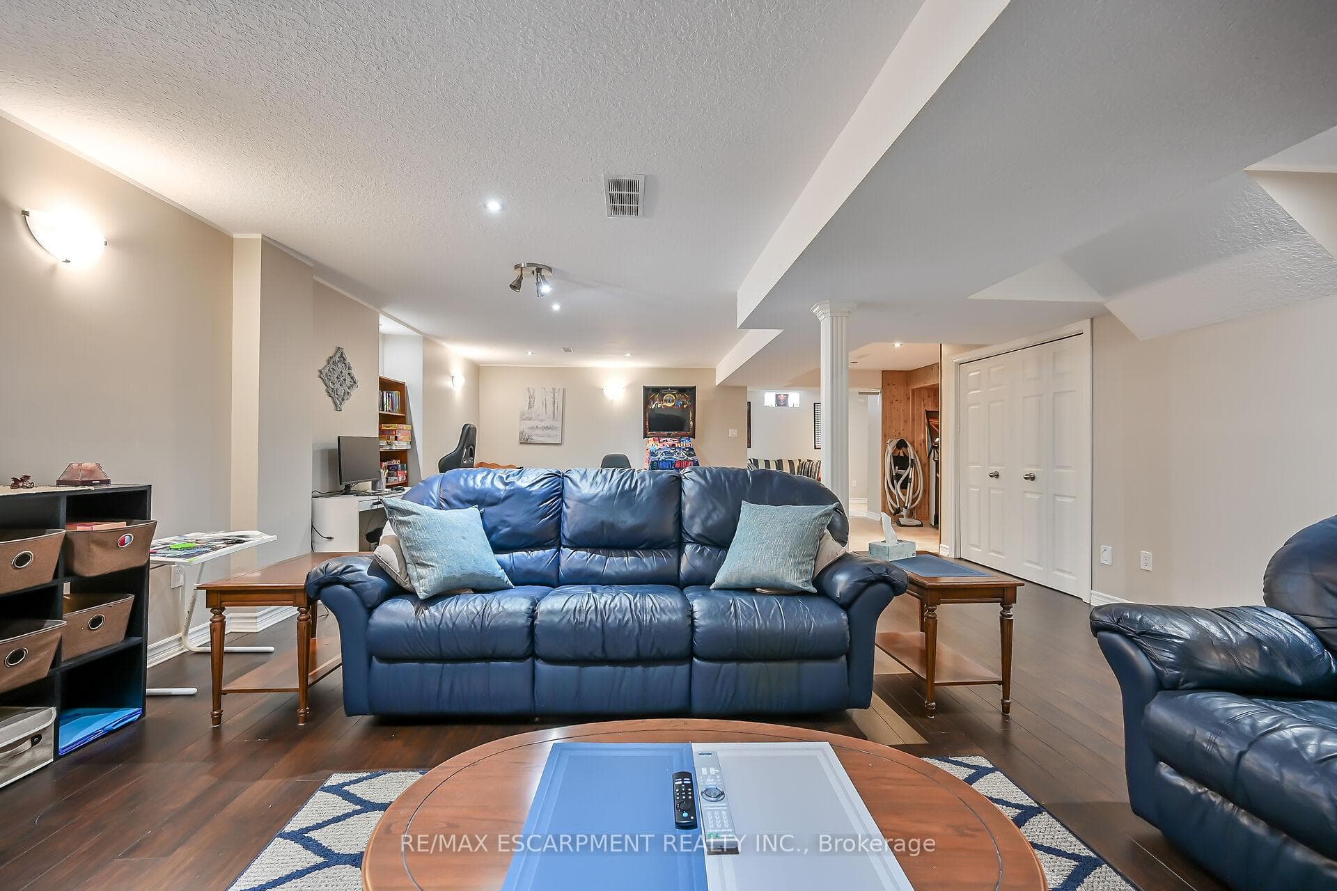 35 Davis Crescent photo 28