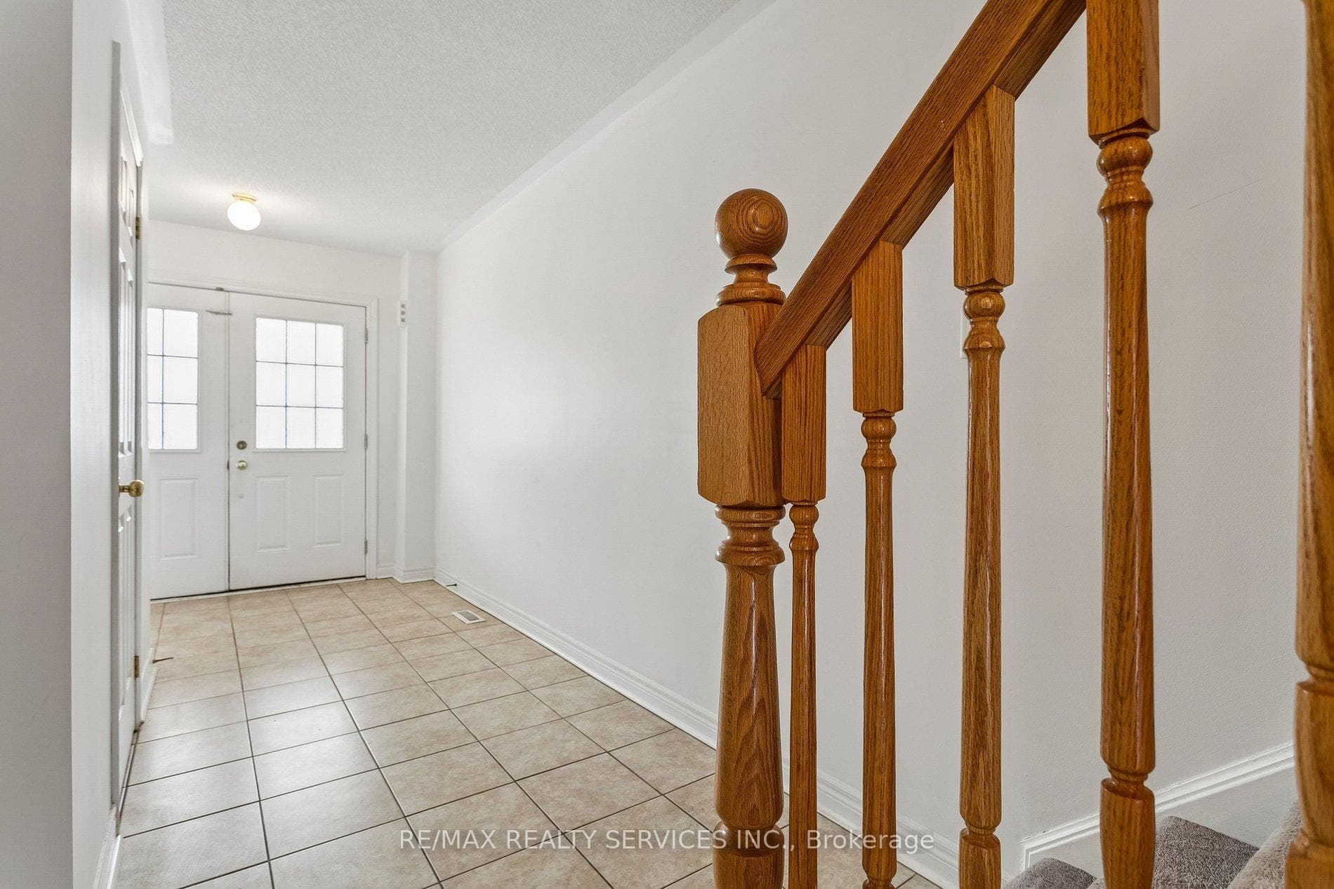 1385 Costigan Road photo 5
