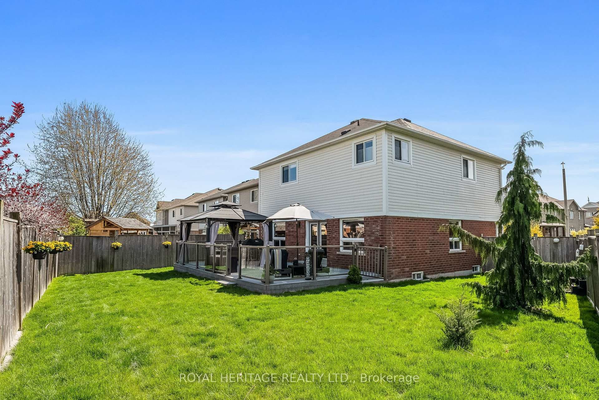 127 Laprade Square photo 36