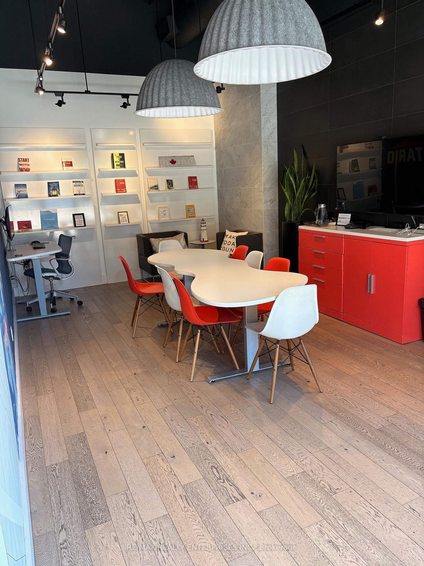 125 Lakeshore Road Unit C photo 5