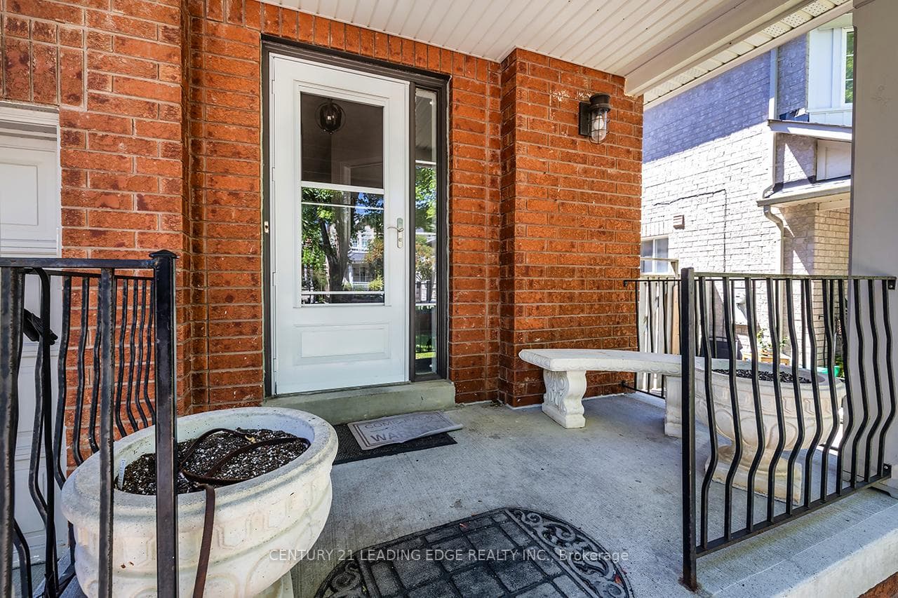 15 Warren Bradley Street photo 36