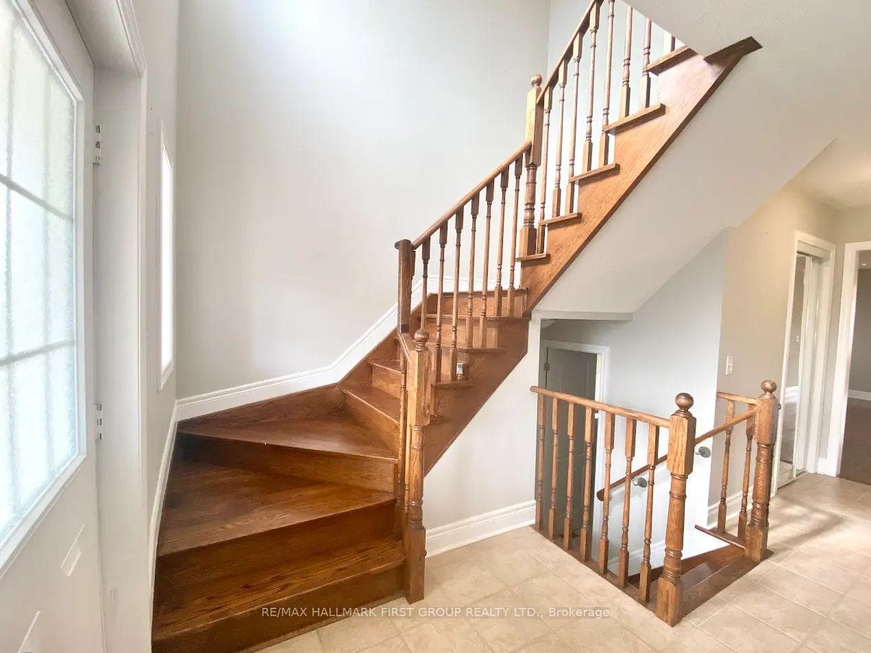 82 Dewell Crescent photo 4