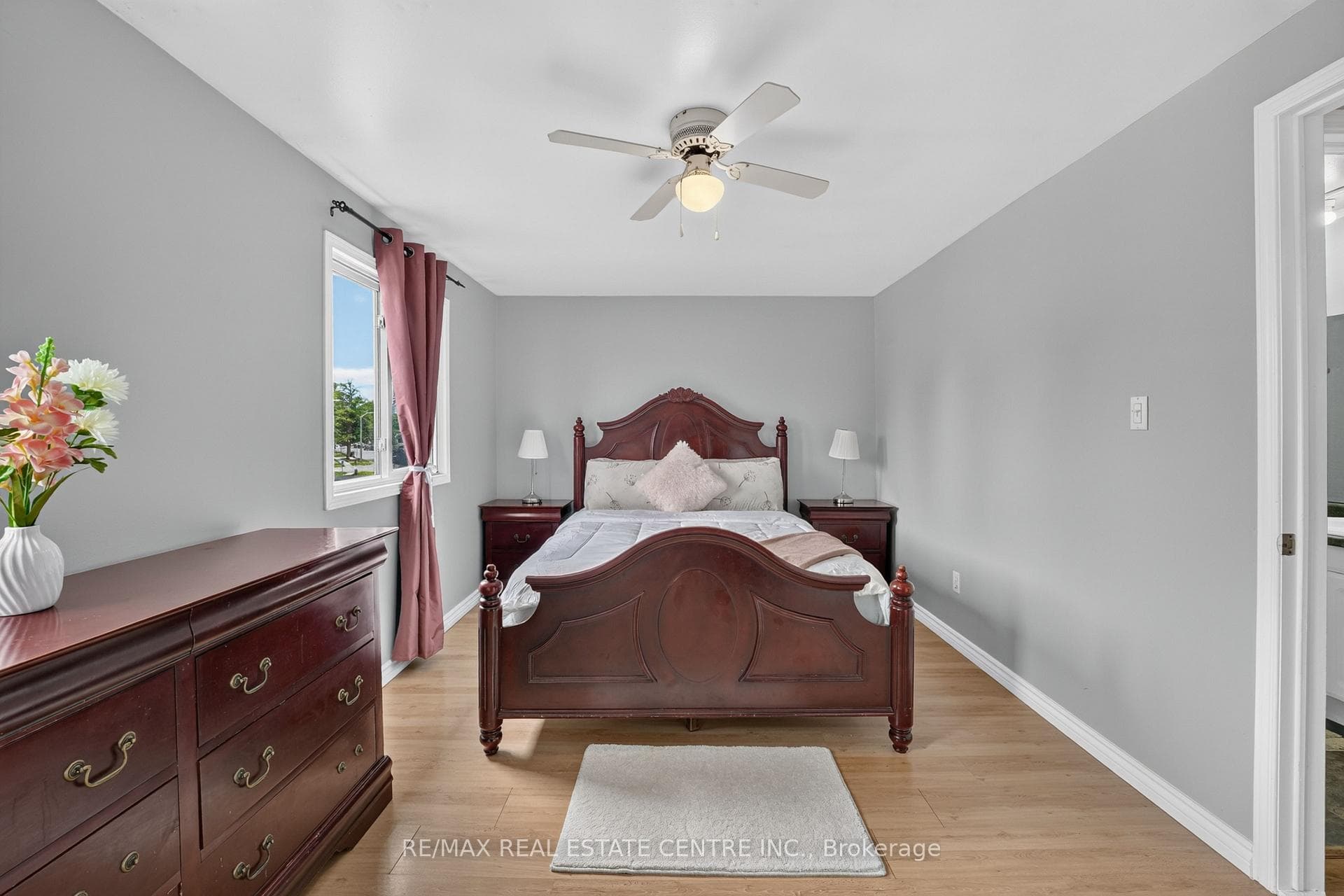 23 Burbank Crescent photo 18