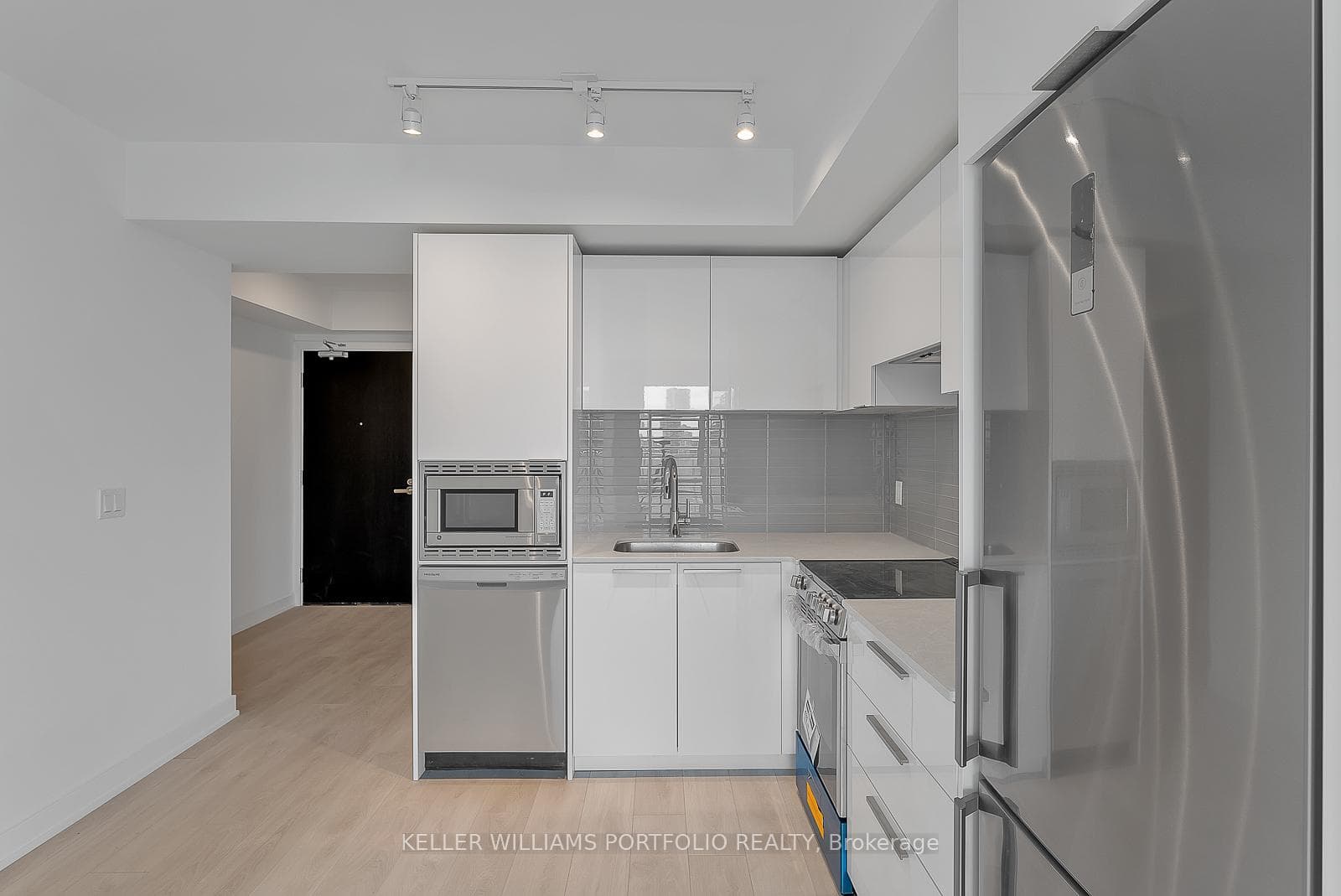 501 Yonge Street Unit 3309 photo 7
