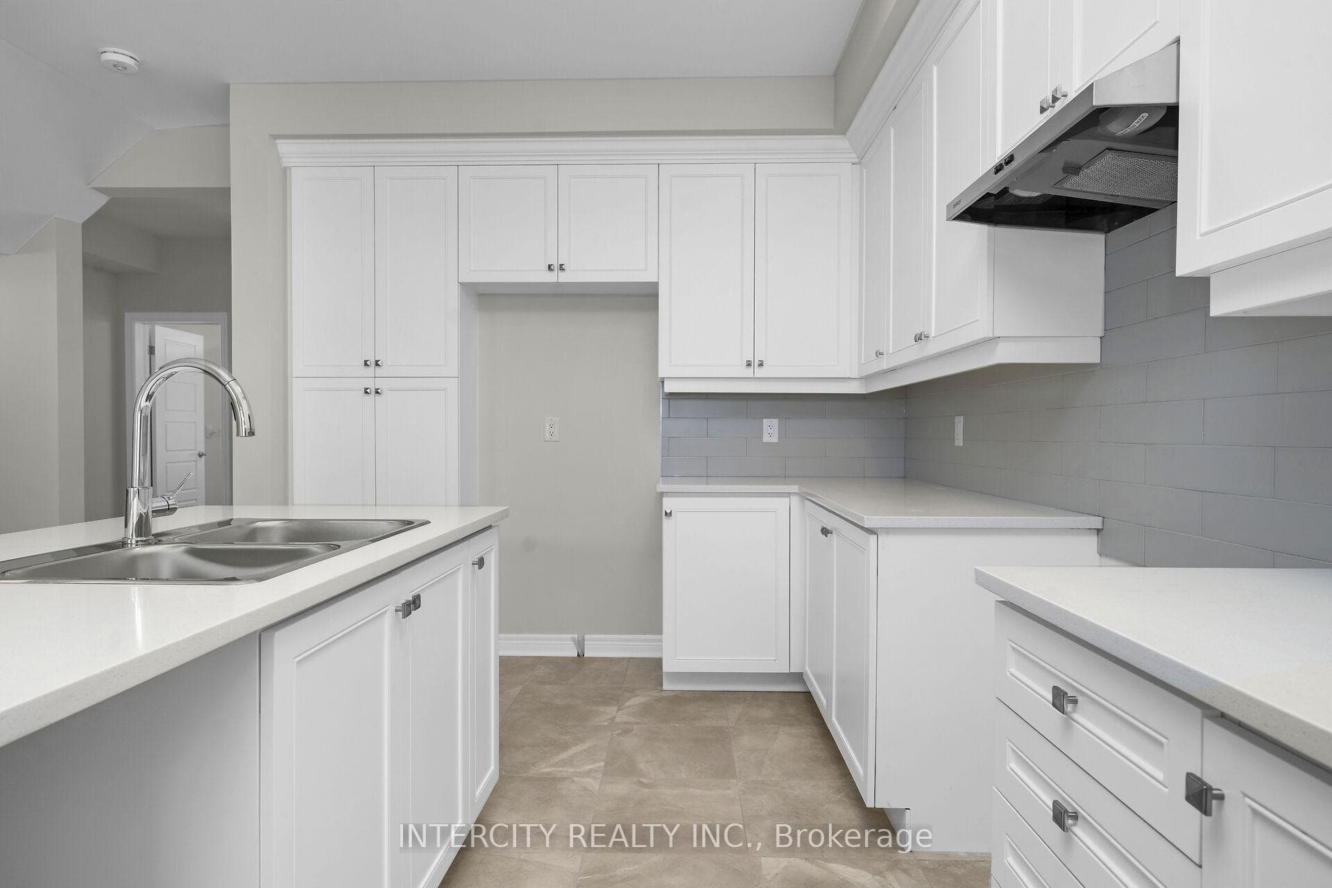 323 Inspire Boulevard photo 12