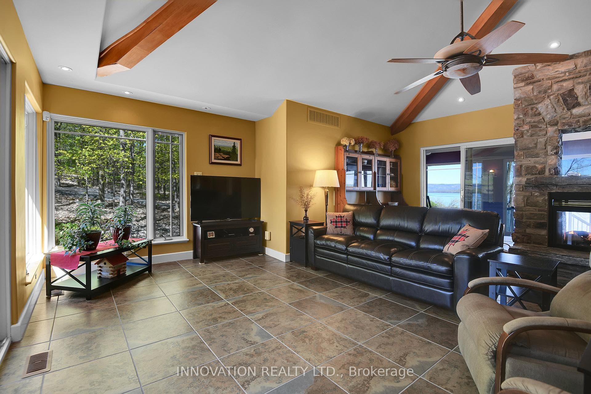 Garden view Family Room