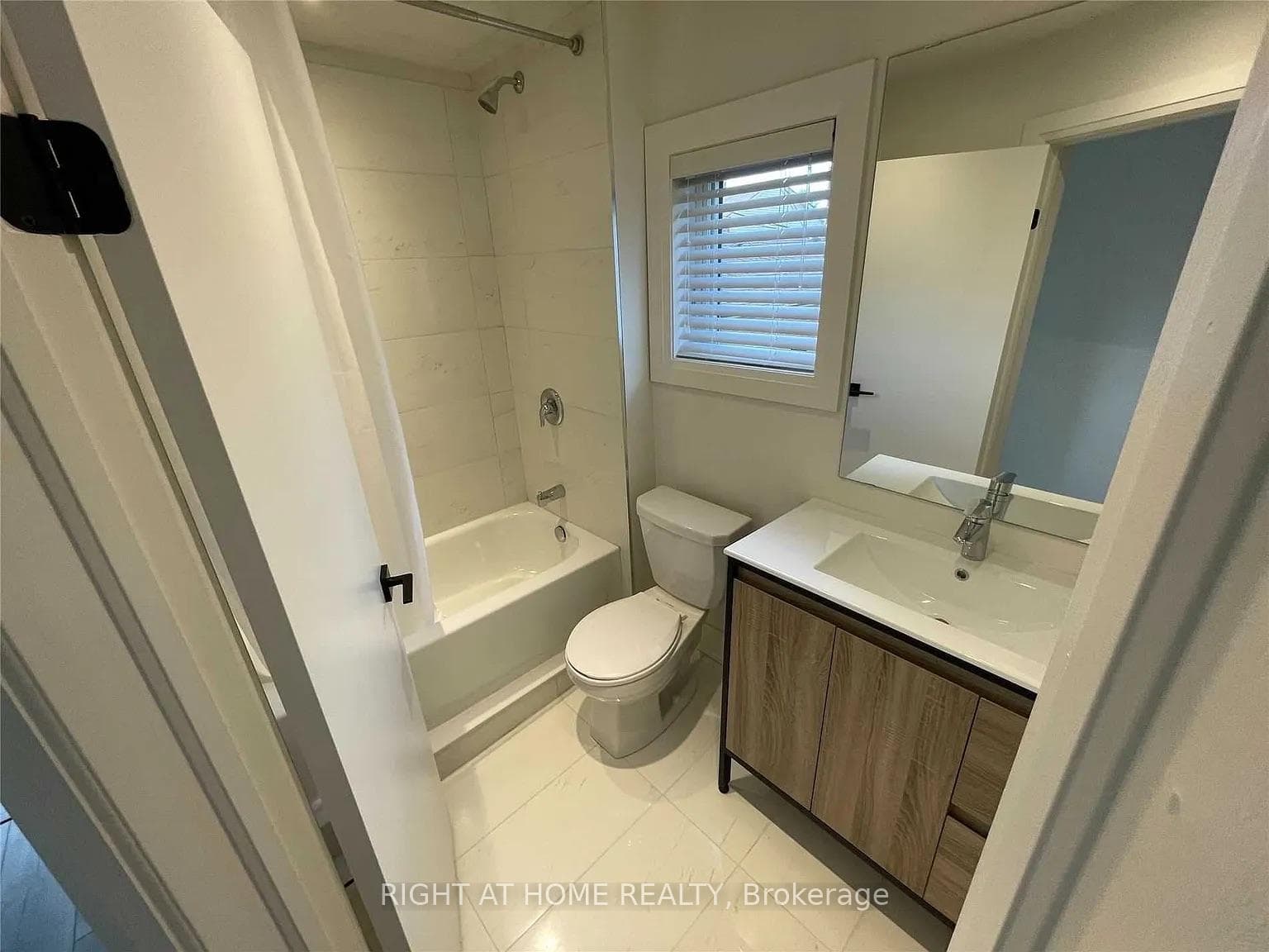 380 Northcliffe Boulevard Unit Upper photo 15