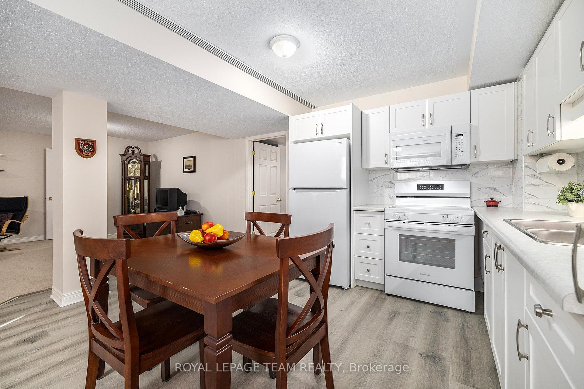 566 Carl Lee Avenue photo 28