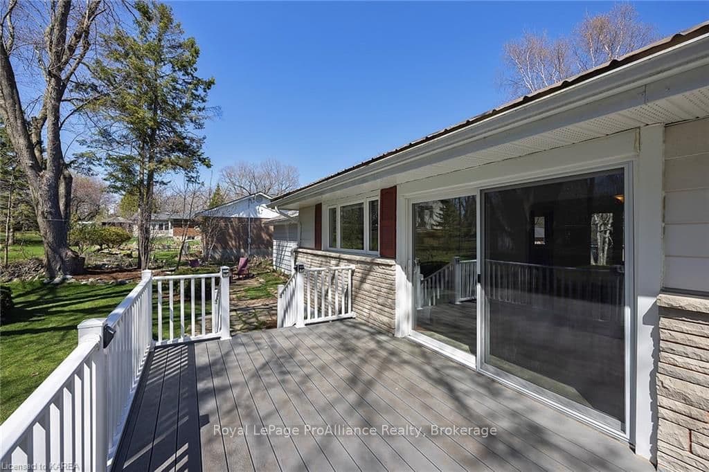 717 CENTRE Street photo 15