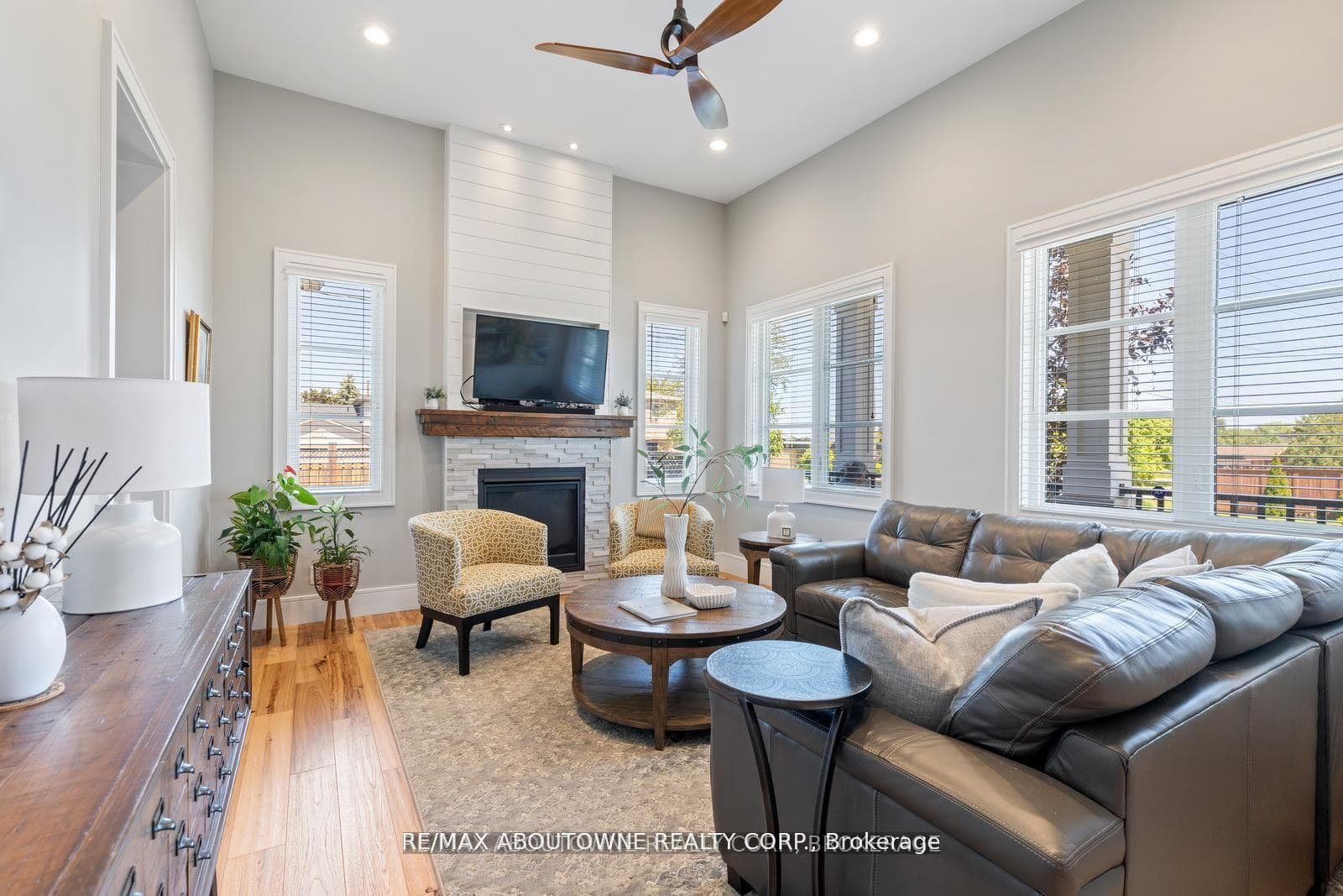 363 Walton Street photo 7