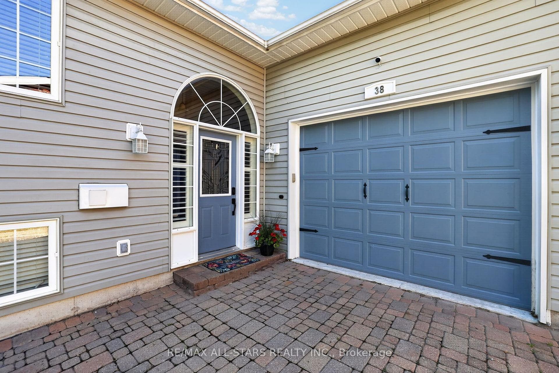 38 Evelyn Avenue photo 2