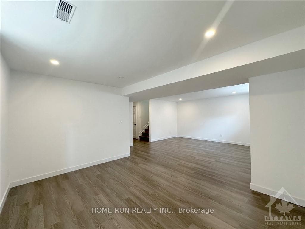 67 VICEROY Mews photo 28