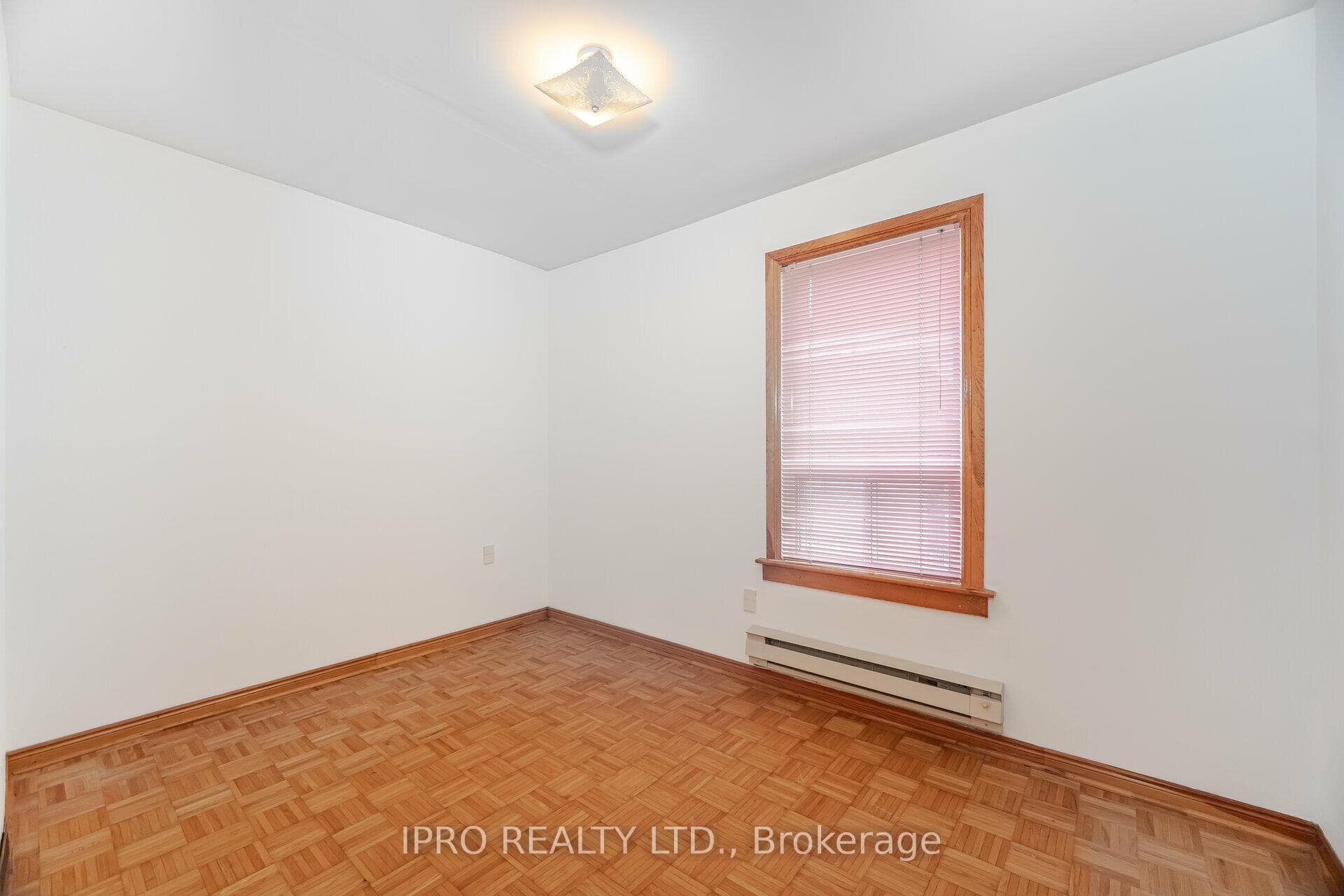 136 Marchmount Road photo 23