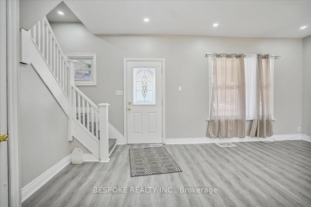 201 Clarke Street photo 6