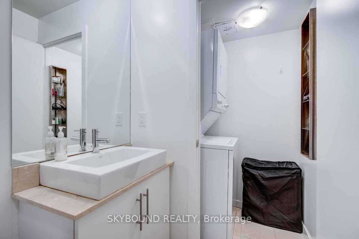 55 Bremner Boulevard Unit 2709 photo 14