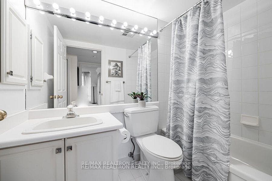 215 The Donway N/A Unit 215 photo 11