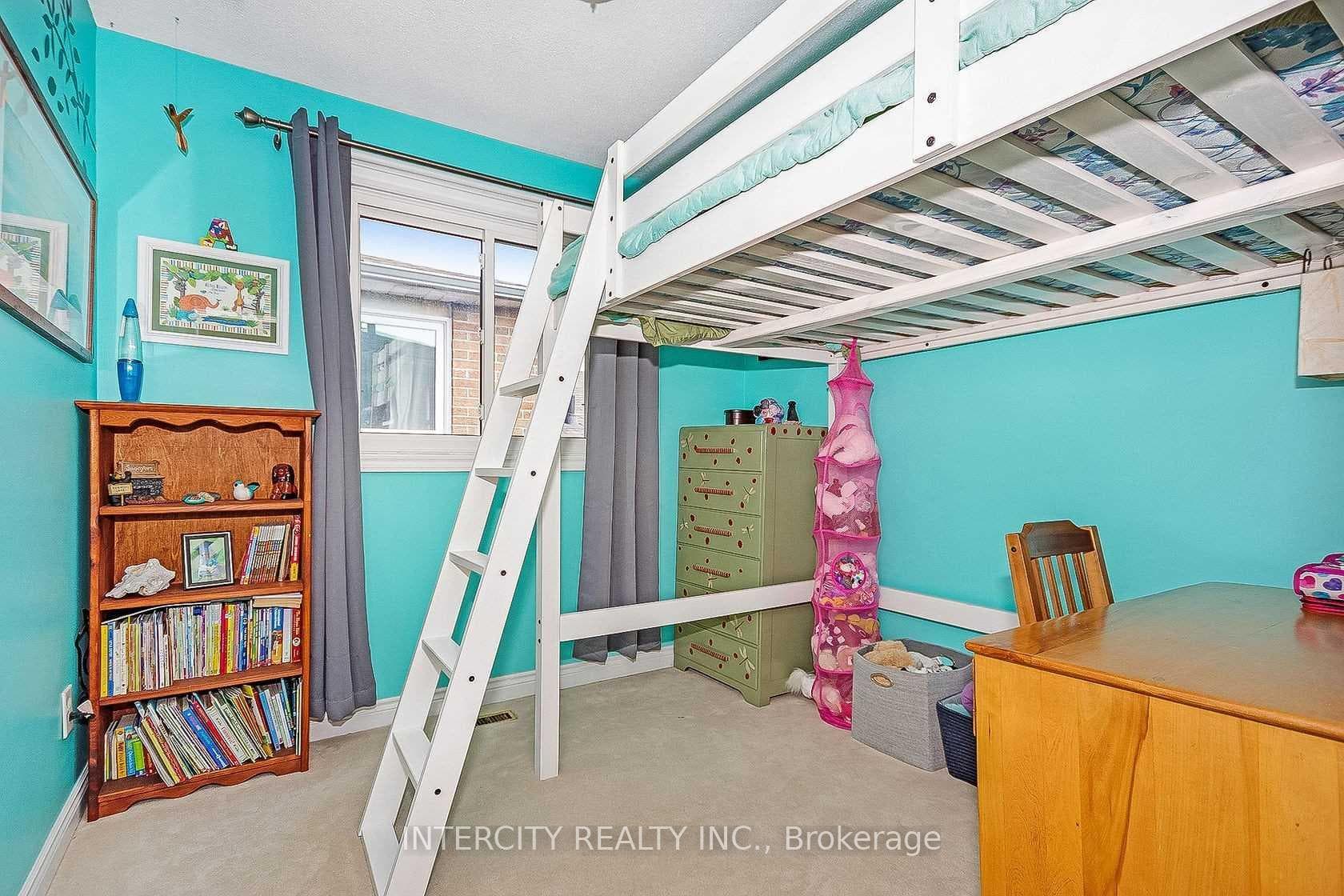 1404 Harmsworth Square photo 22