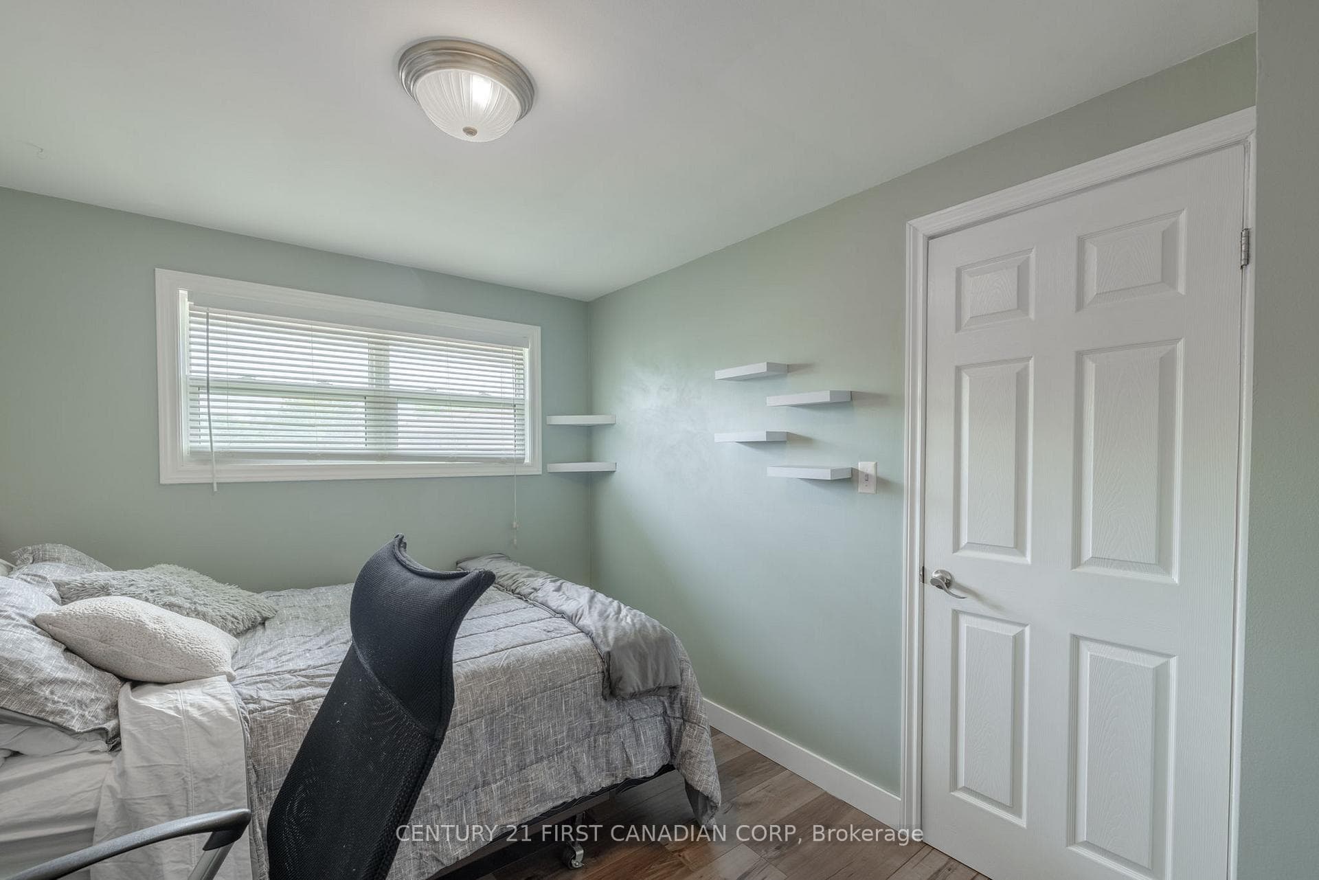 49 MCKELLAR Street photo 18