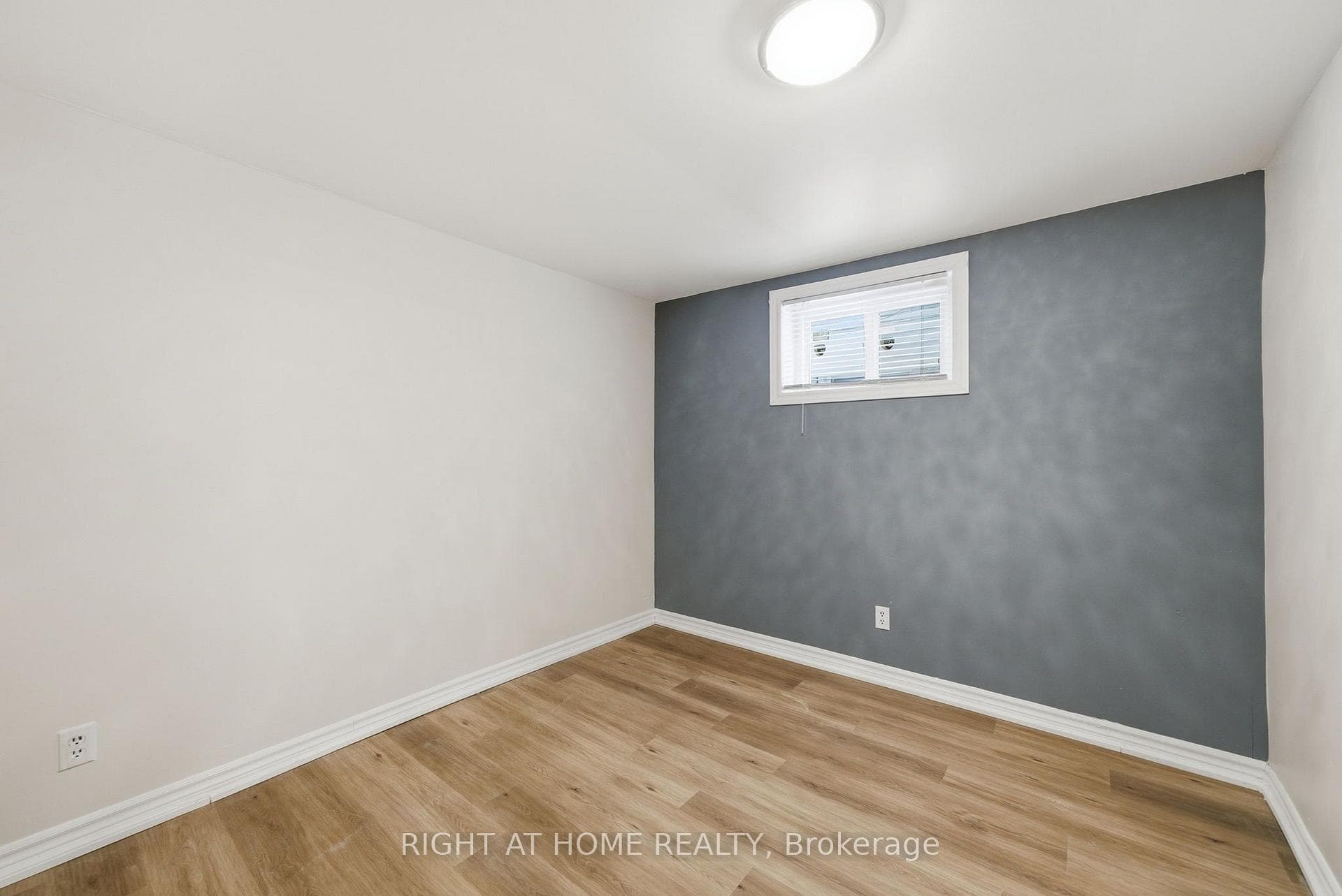 708 Carnegie Avenue photo 5