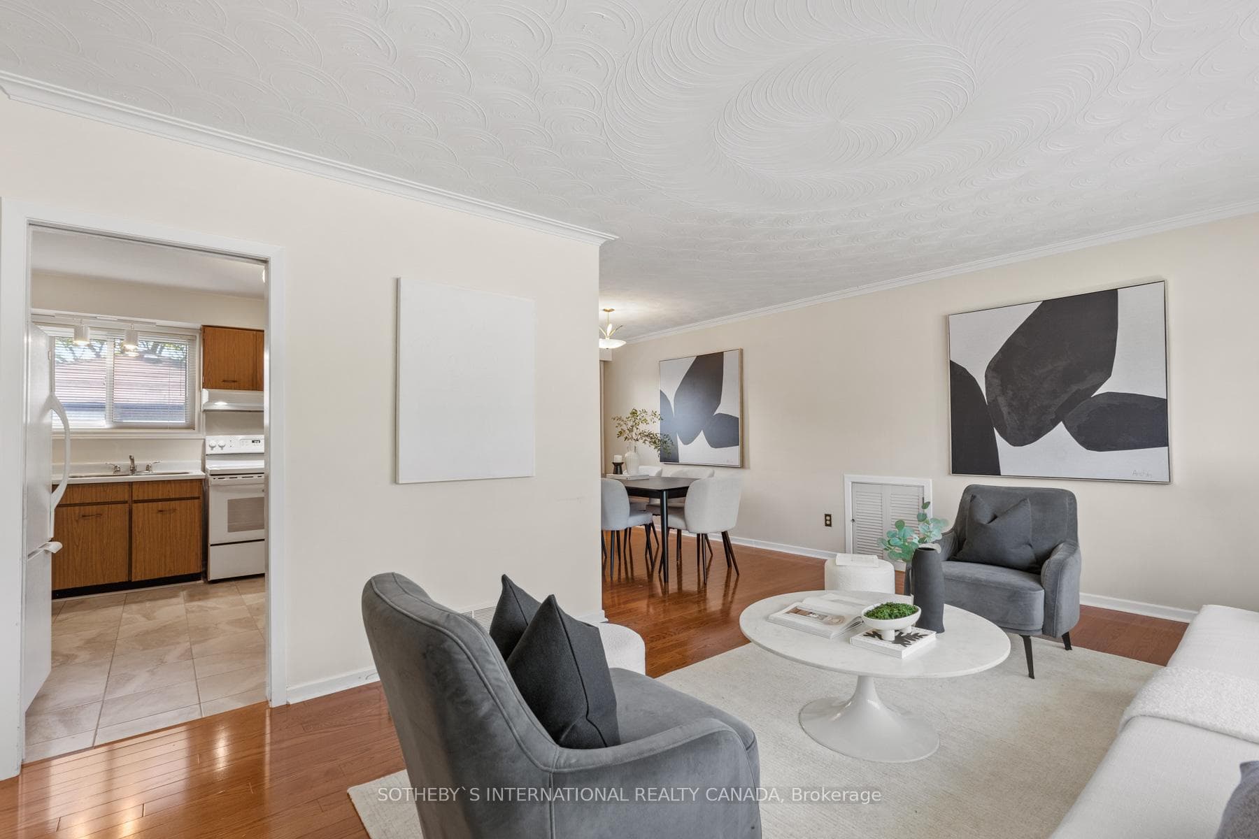 1176 Grange Road photo 1