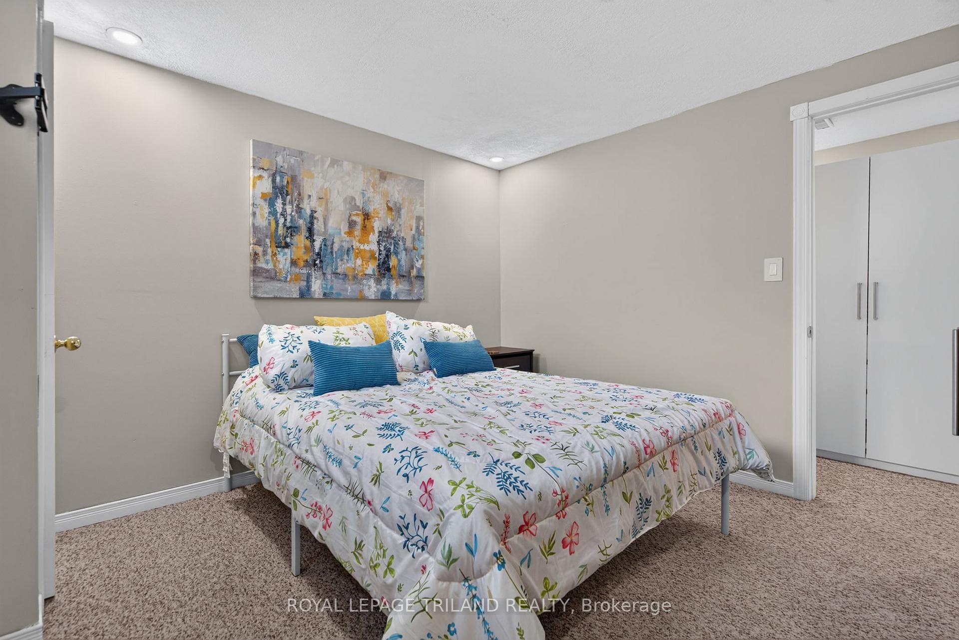 56 Parkview Crescent photo 35