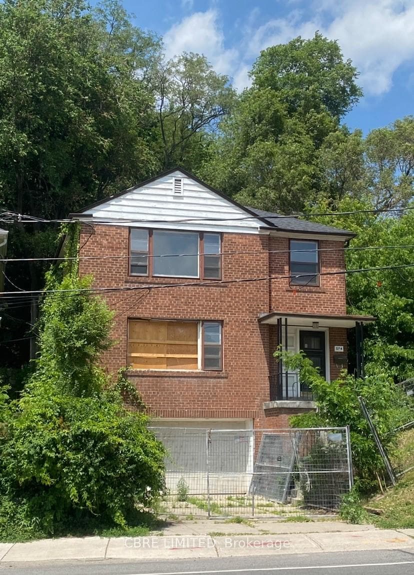 574 Davenport Road photo 1