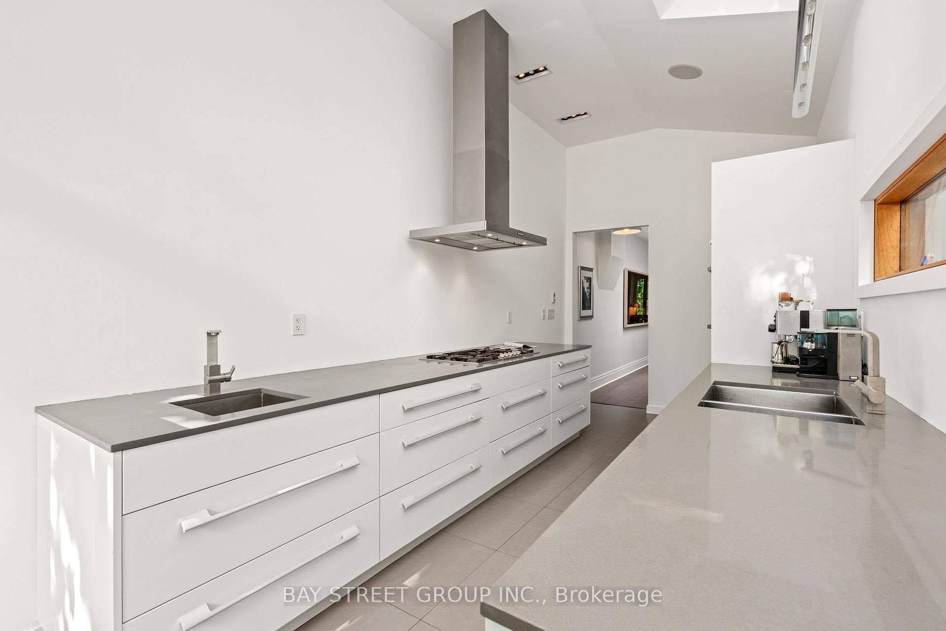 Features Premium European Appliances