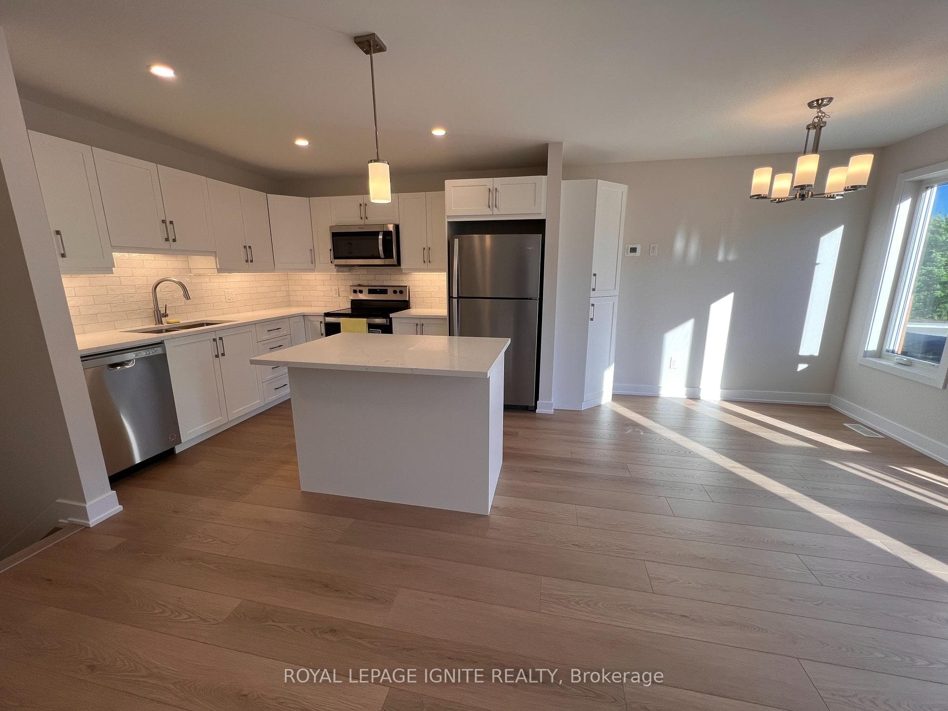 93 Whitcomb Crescent photo 4