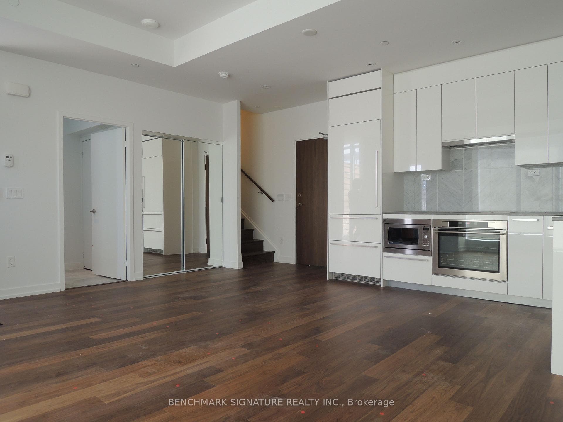 113 McMahon Drive Unit TH16 photo 7