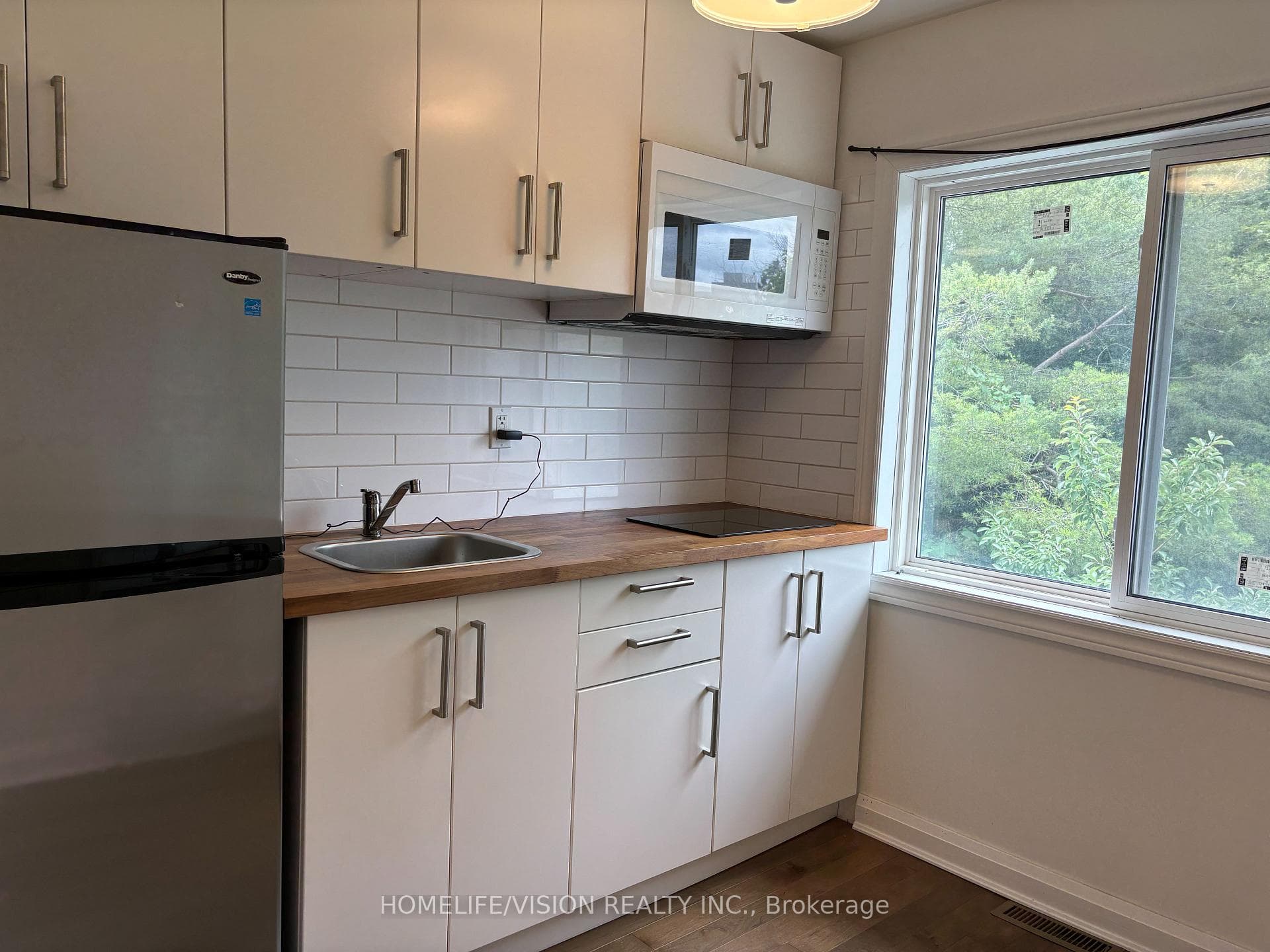143 Belgravia Avenue Unit Upper S photo 8