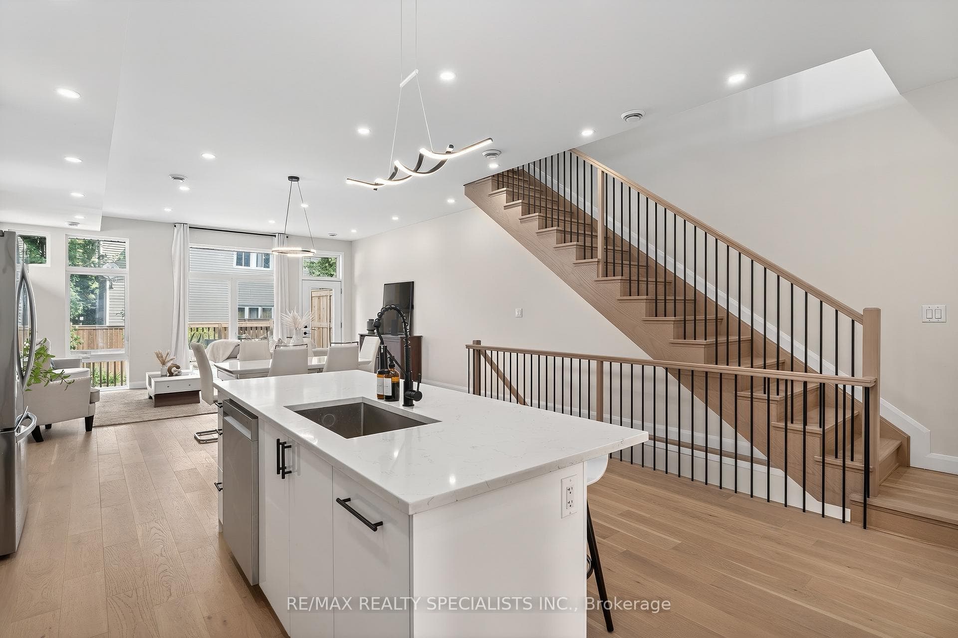 207 Montfort Street photo 8