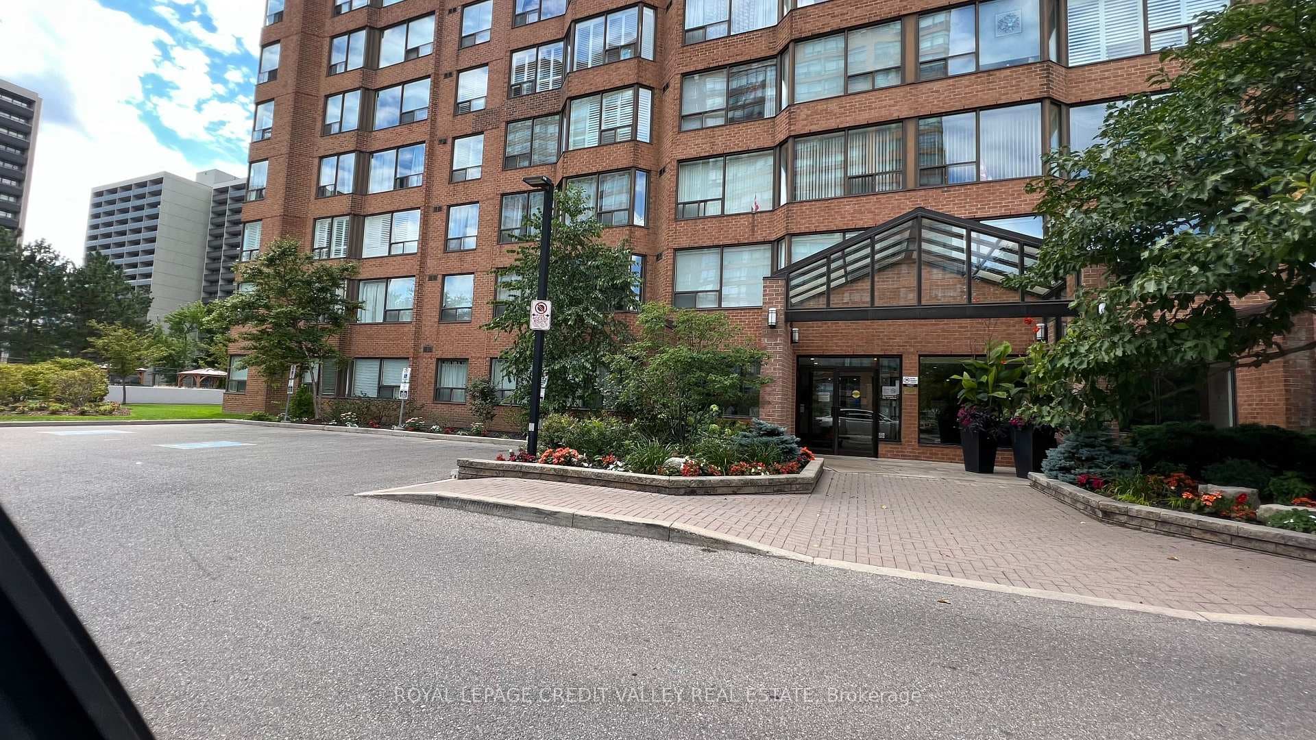 1270 Maple Crossing Boulevard Unit 704 photo 3