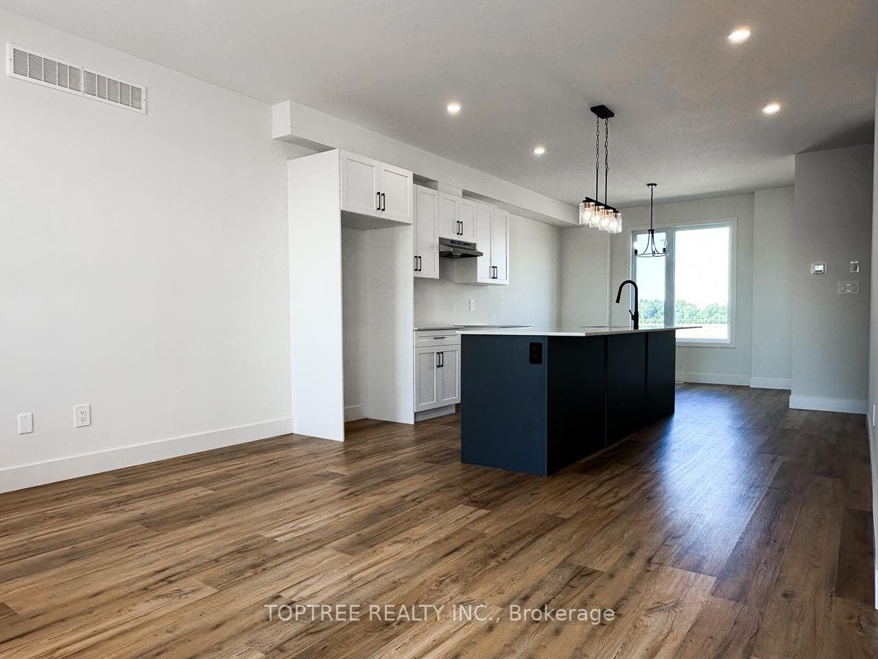 1595 Capri Crescent Unit 46 photo 12