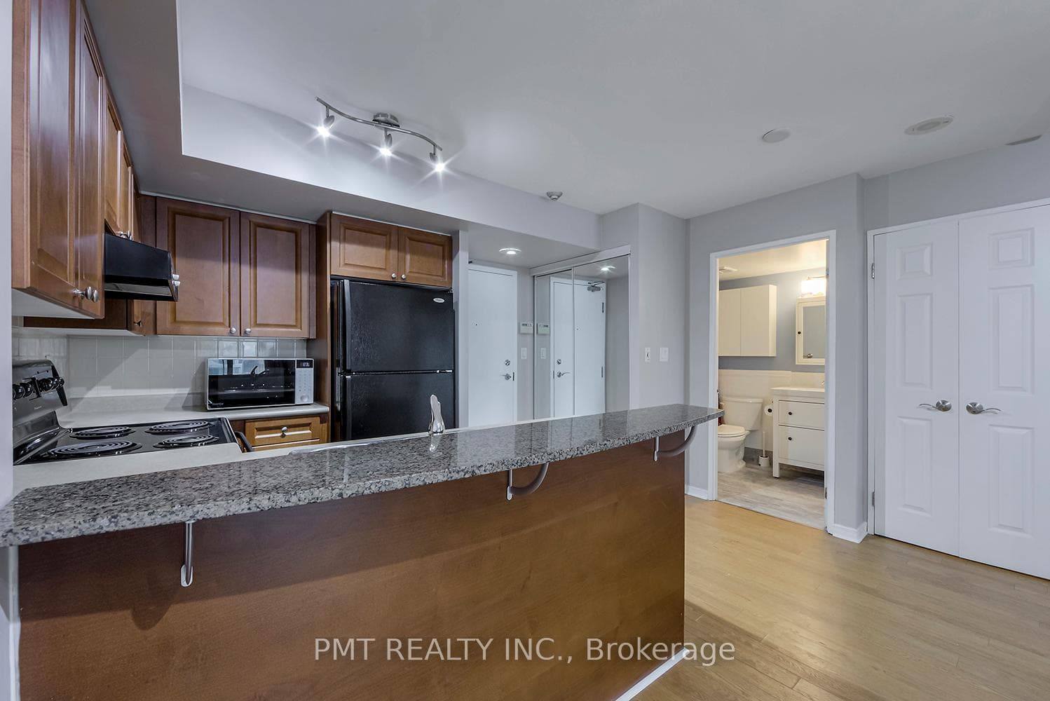 230 King Street Unit 1403 photo 8