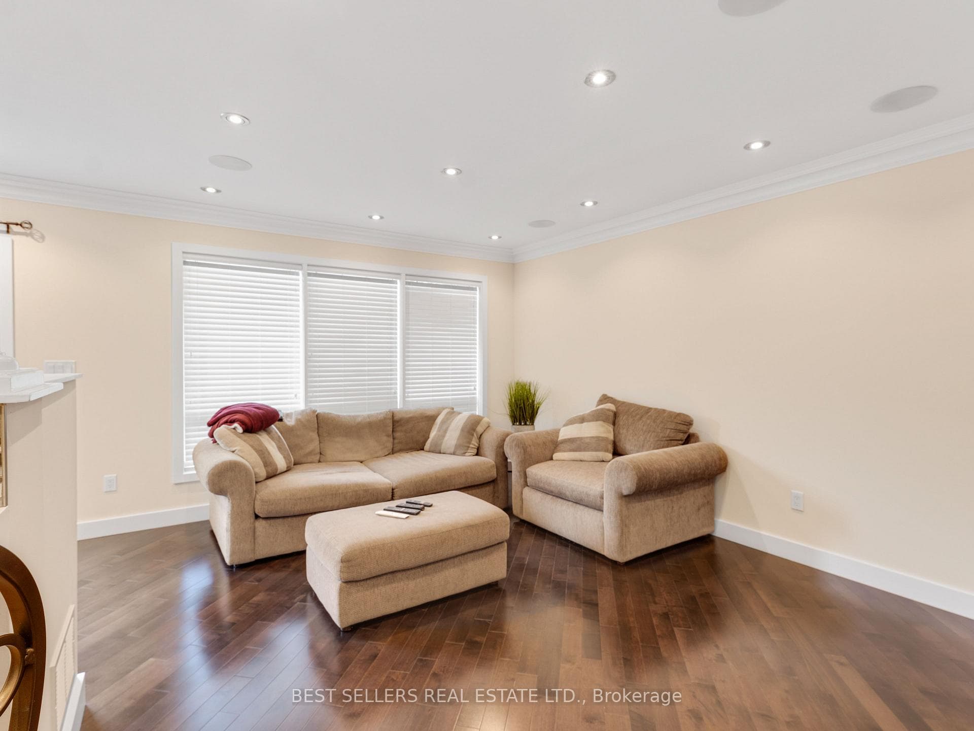 643 Porter Way photo 11