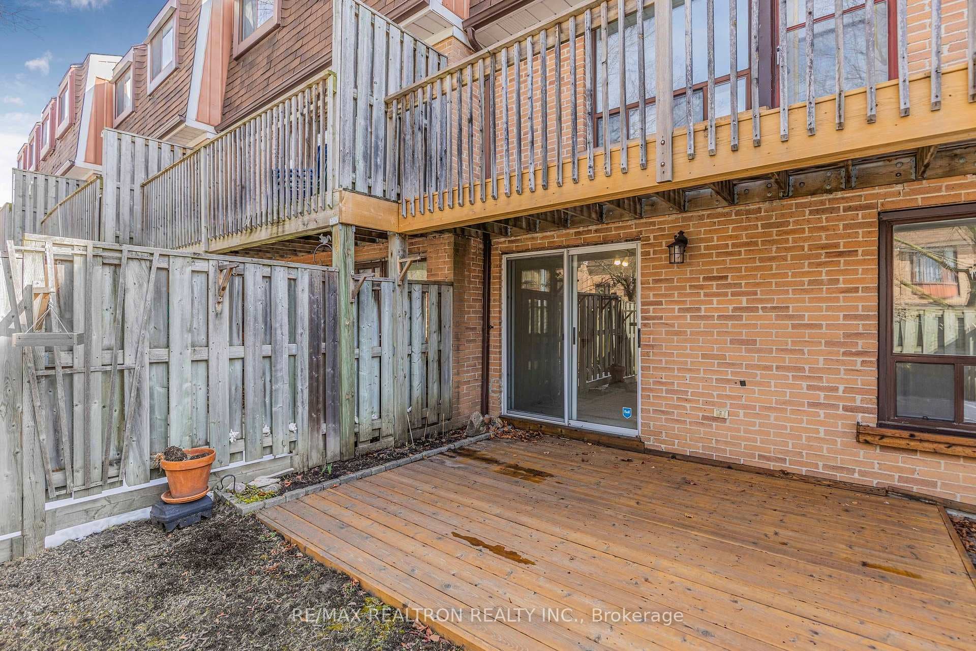 260 Avenue Road Unit 27 photo 35