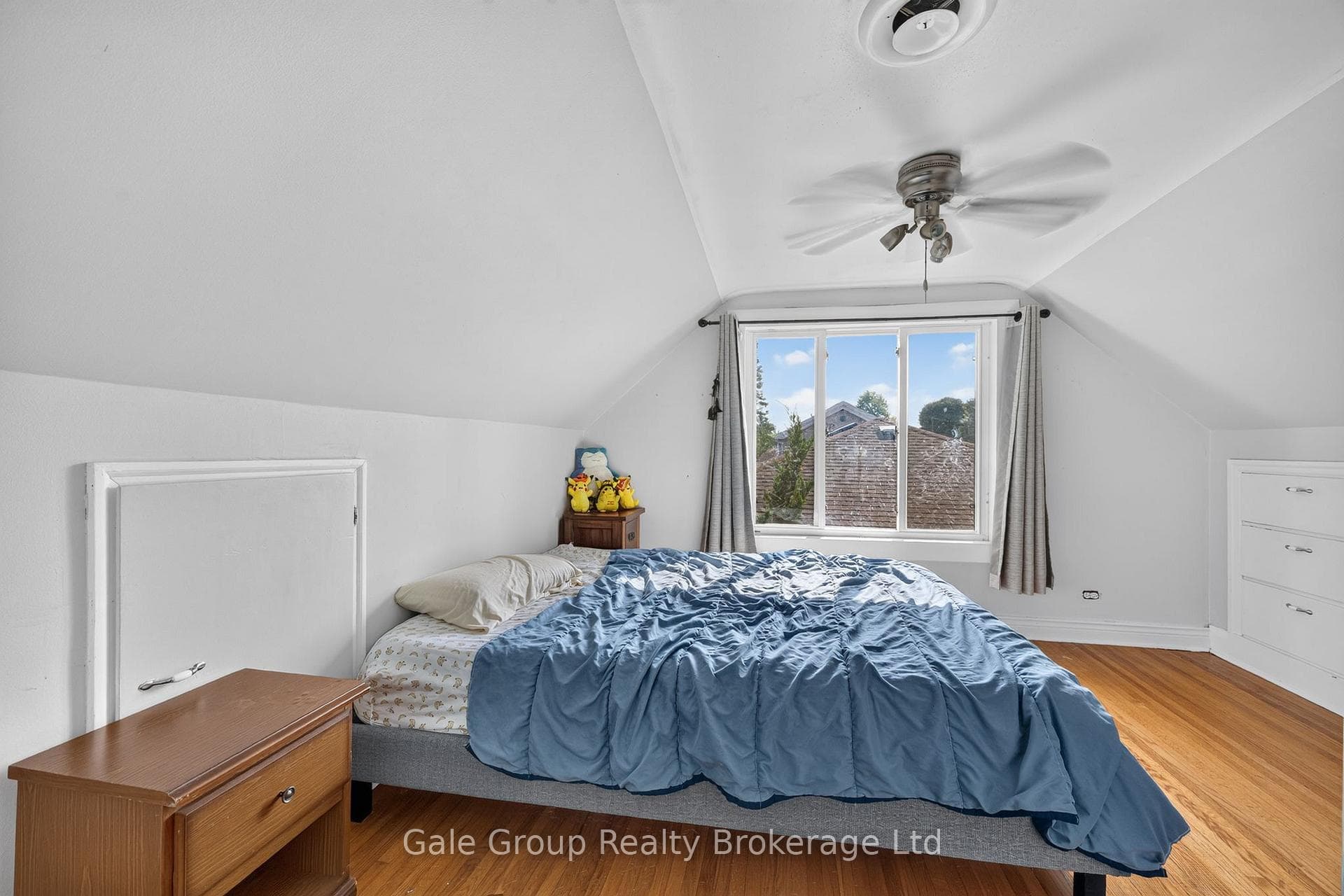 813 Dufferin Street photo 8