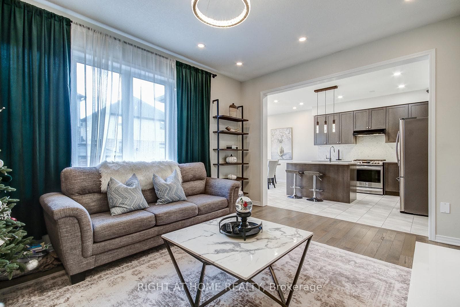 40 Mcwatters Street photo 15