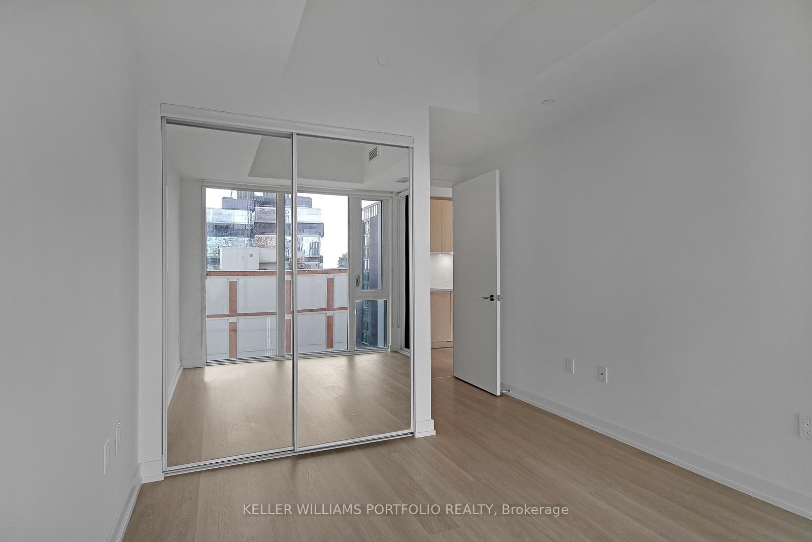 158 Front Street Unit 914 photo 17