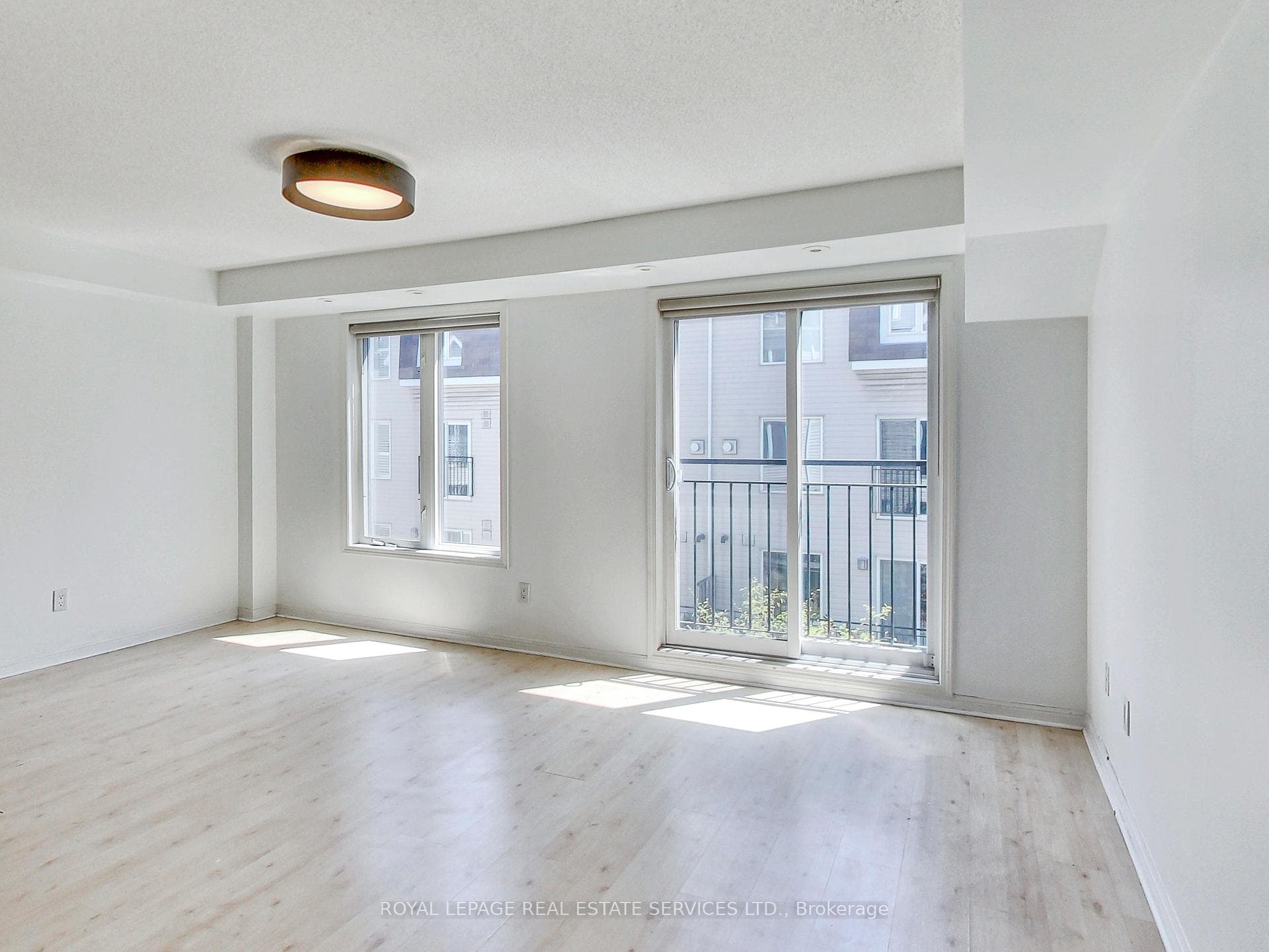 20 Laidlaw Street Unit 1112 photo 5