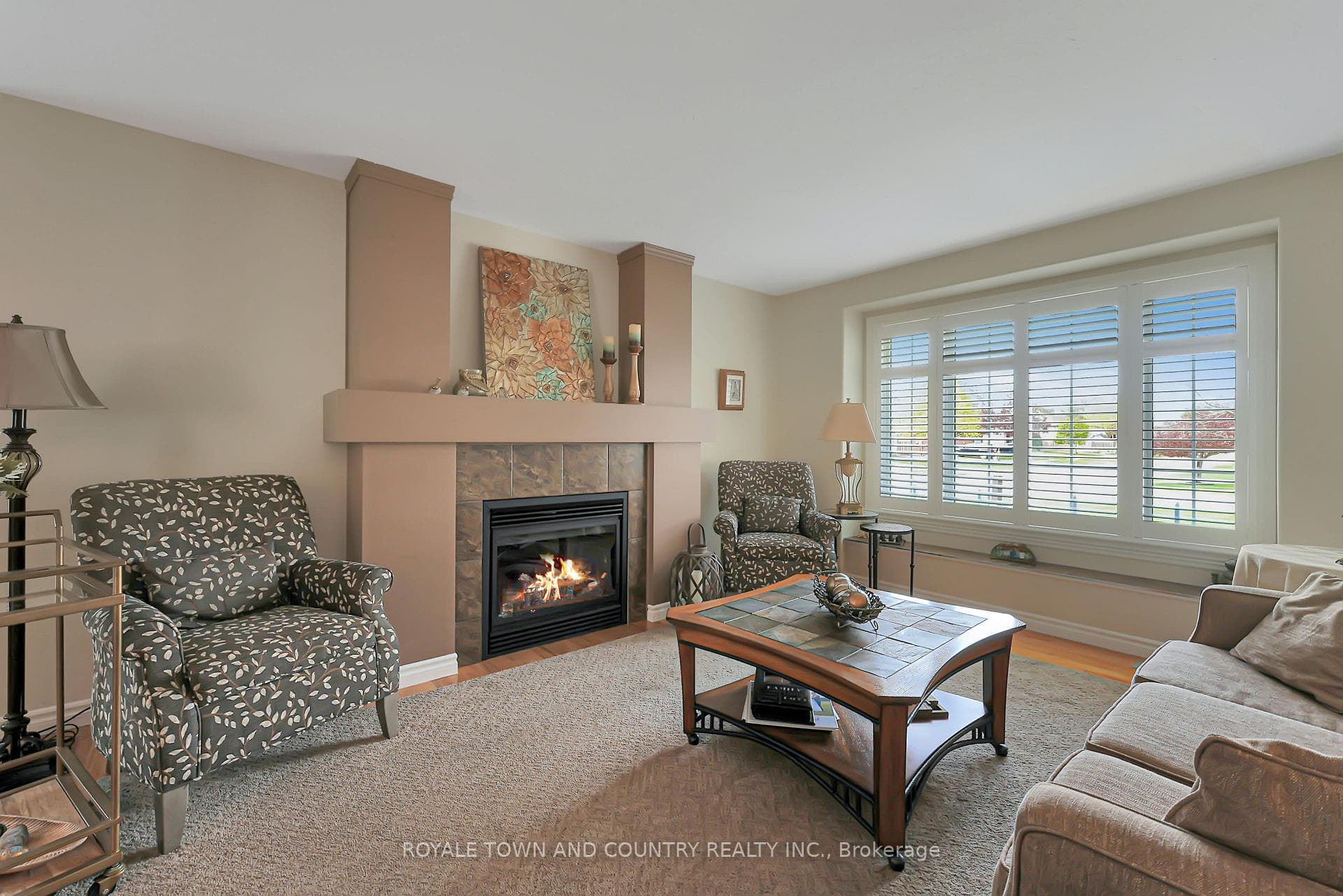 216 Lindsay Street photo 6