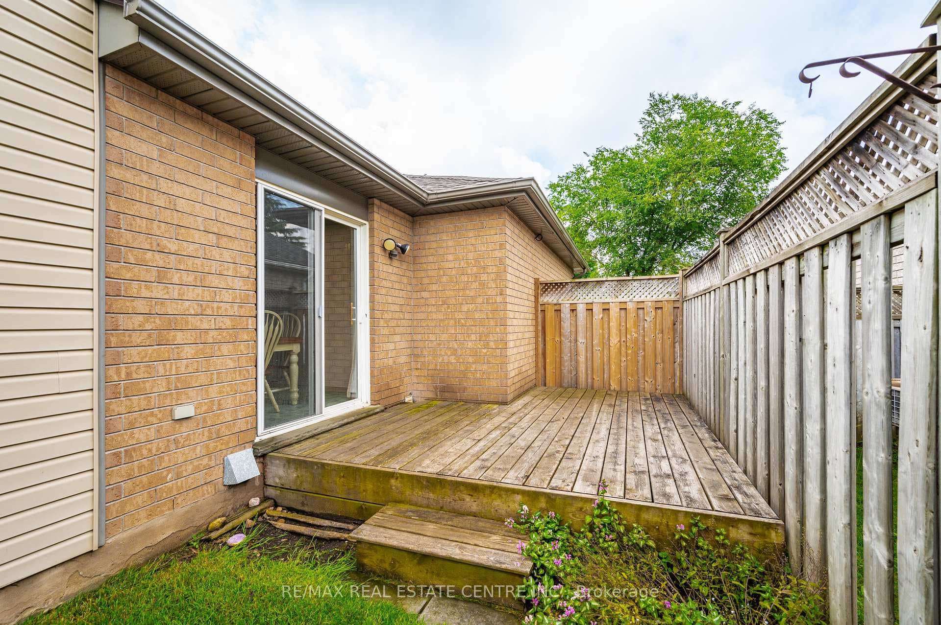 536 McTavish Street photo 35
