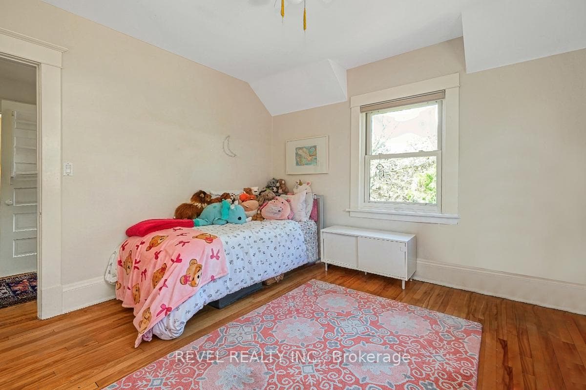 320 CLEMOW Avenue photo 23