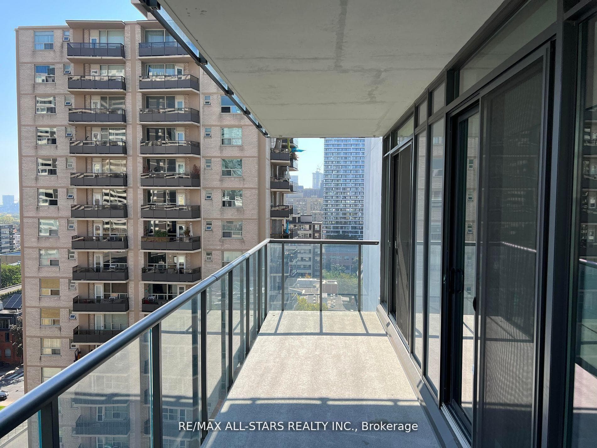 81 WELLESLEY Street Unit 1002 photo 6
