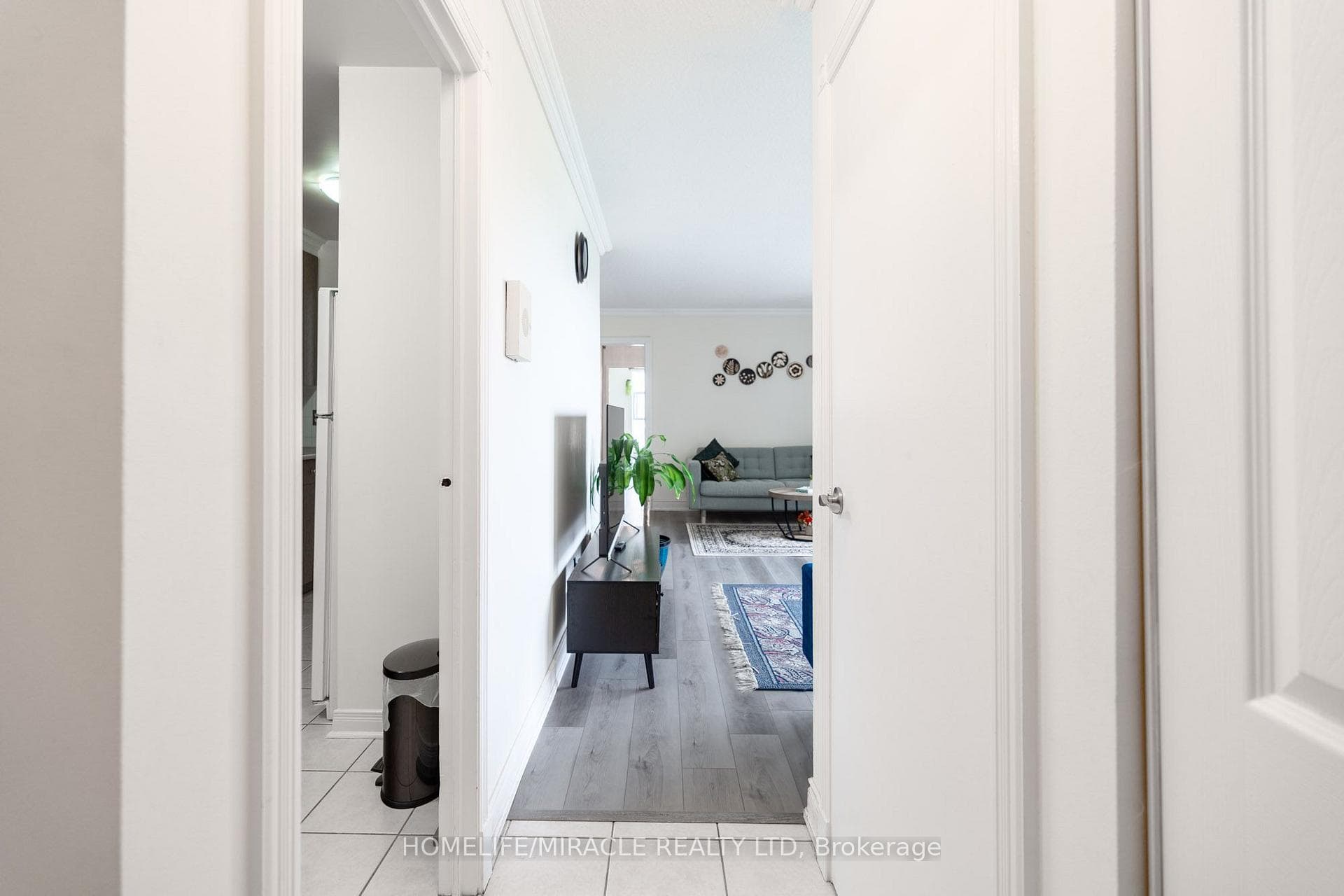 3025 Queen Frederica Drive Unit 807 photo 2